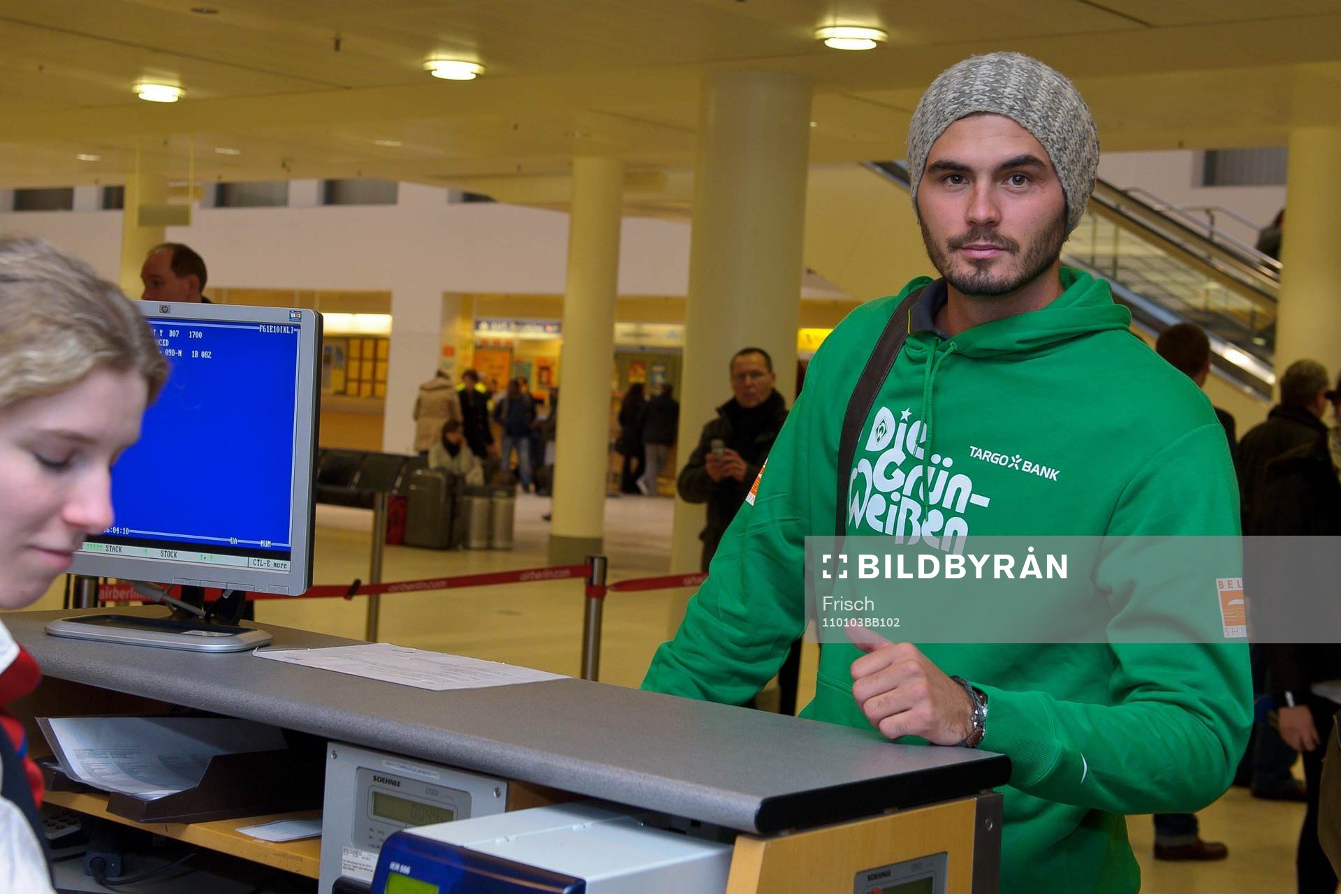 Denni Avdic på flygplatsen
