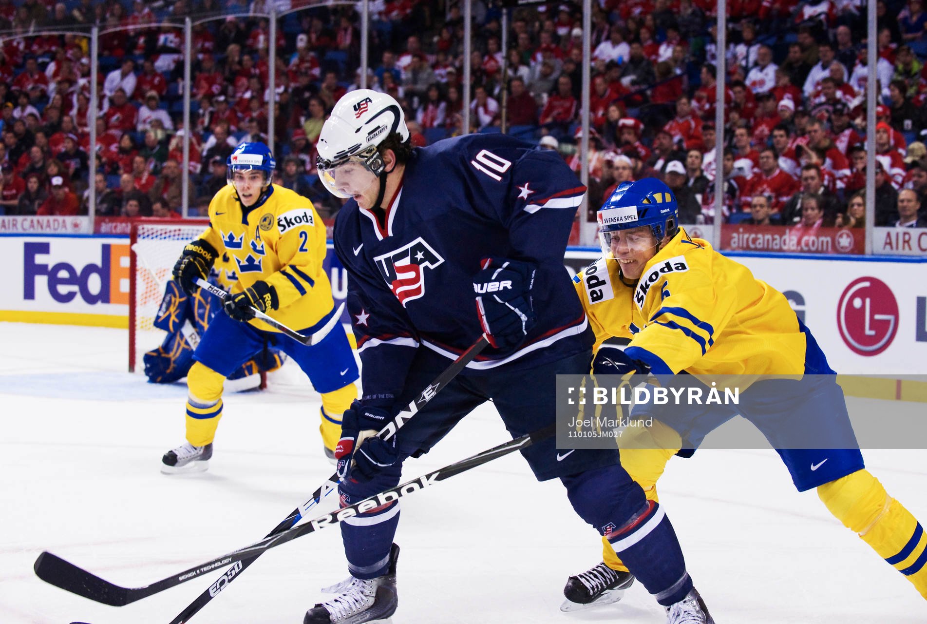Chris Brown, USA, jagas av Adam Larsson, Sverige