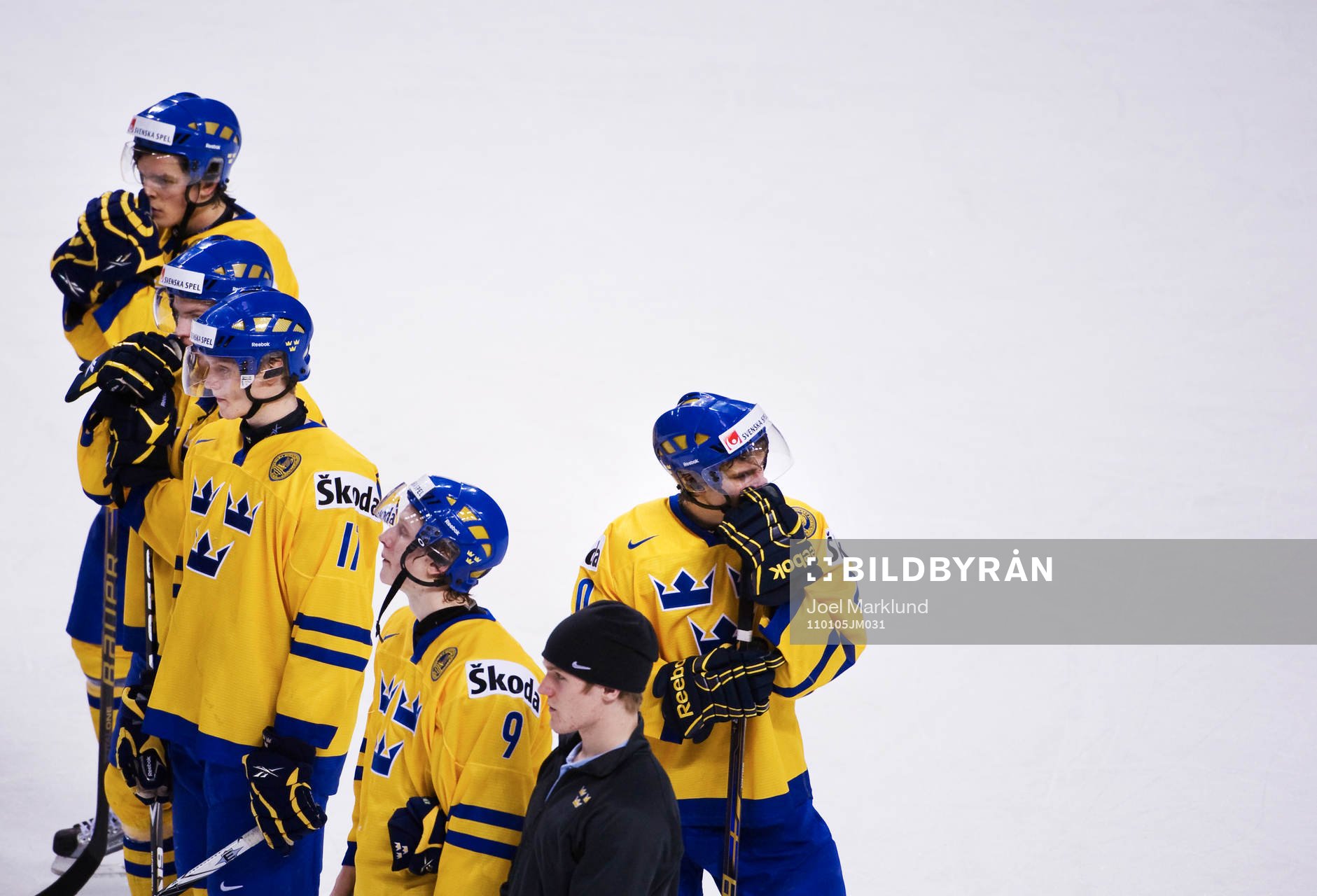Sebastian Wännström, Sverige, vänder sig bort från de