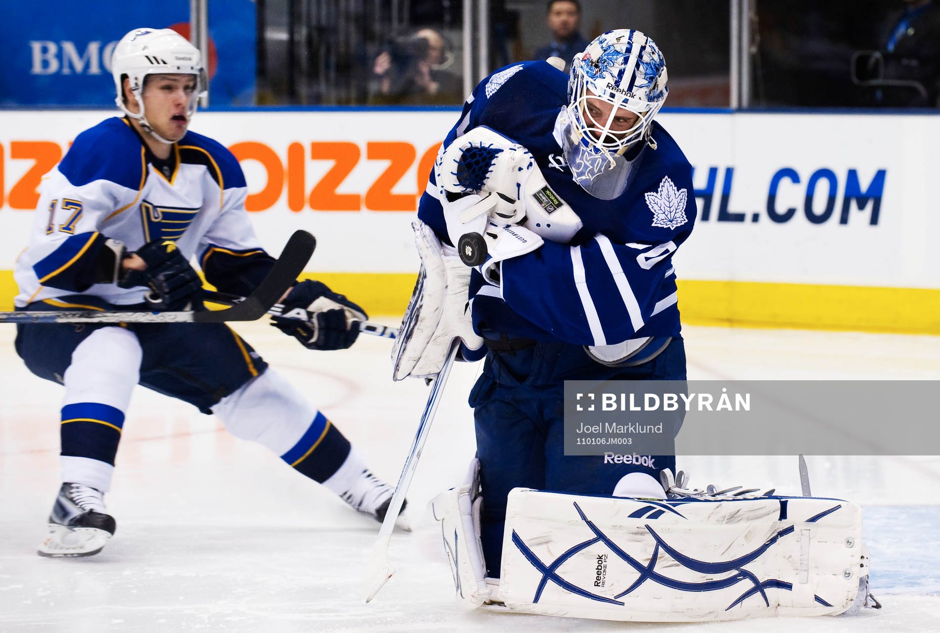 Jonas Gustavsson, målvakt, Toronto, räddar ett skott