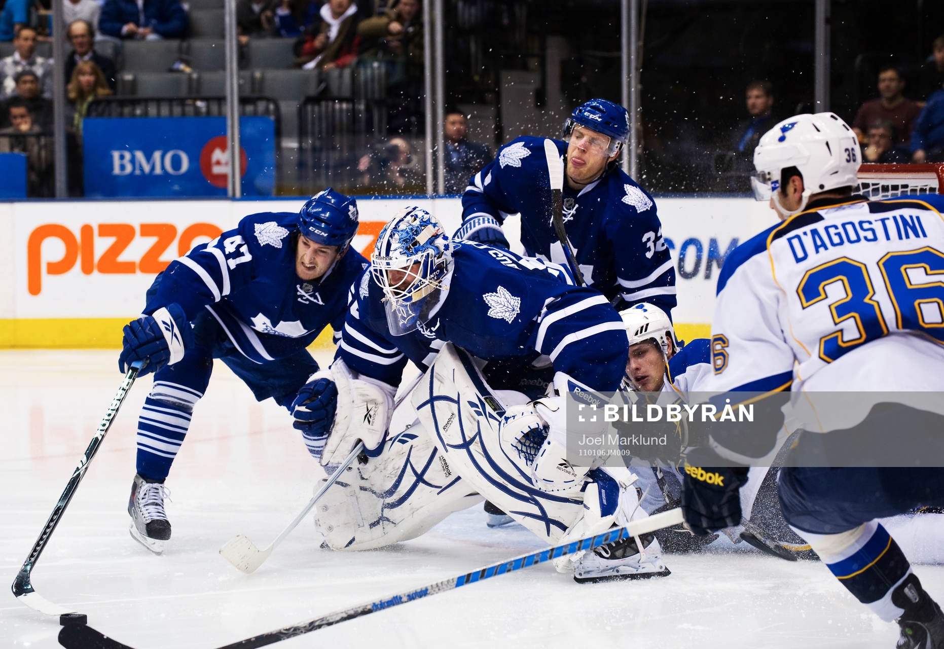 Oroligt framför Jonas Gustavsson, målvakt, Toronto