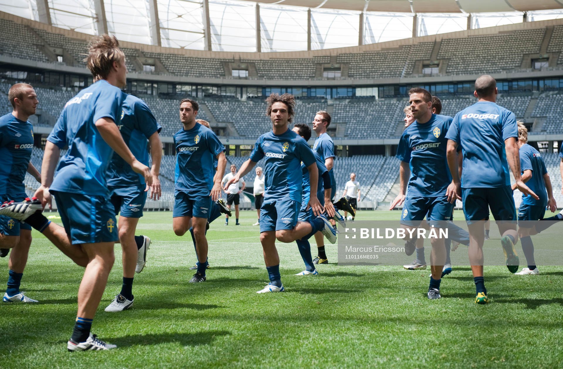  Uppvärmning på Cape Town Stadium. Niklas Backman, Nordin Gerzic och Anders Svensson