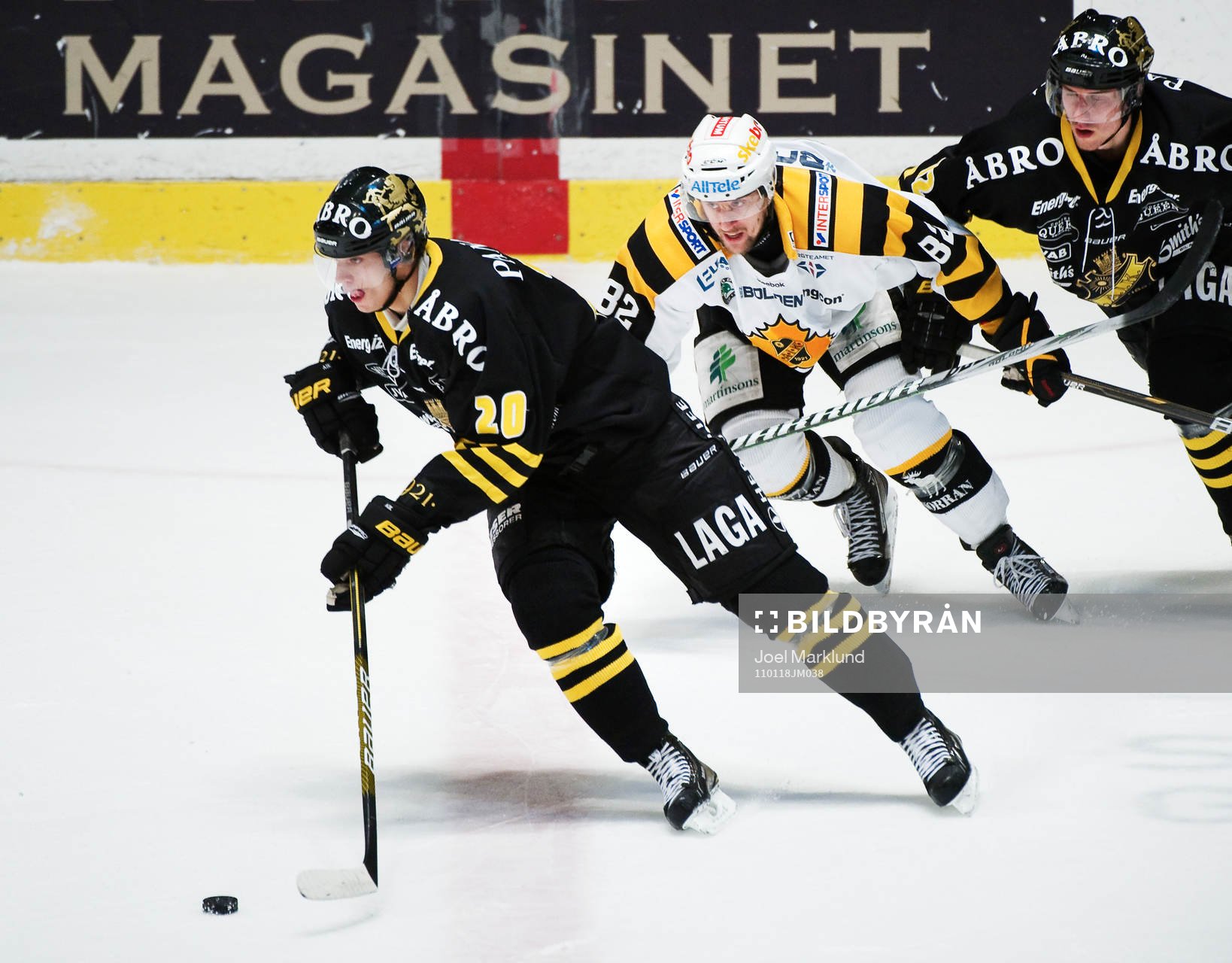 Daniel Bång, AIK, rycker ifrån Christian Söderström,