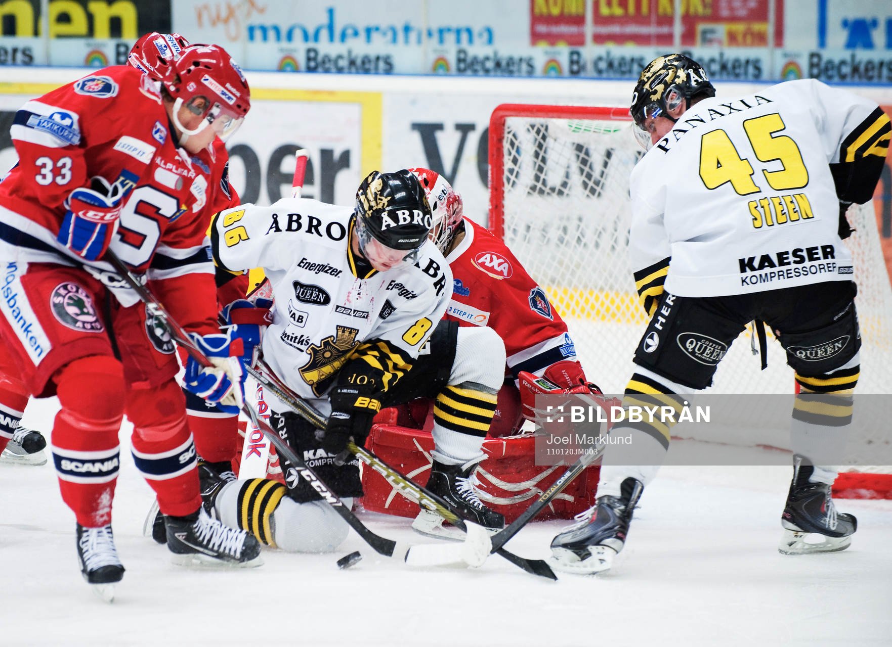 Oscar Ahlström och Oscar Steen, AIK, oroar framför mål