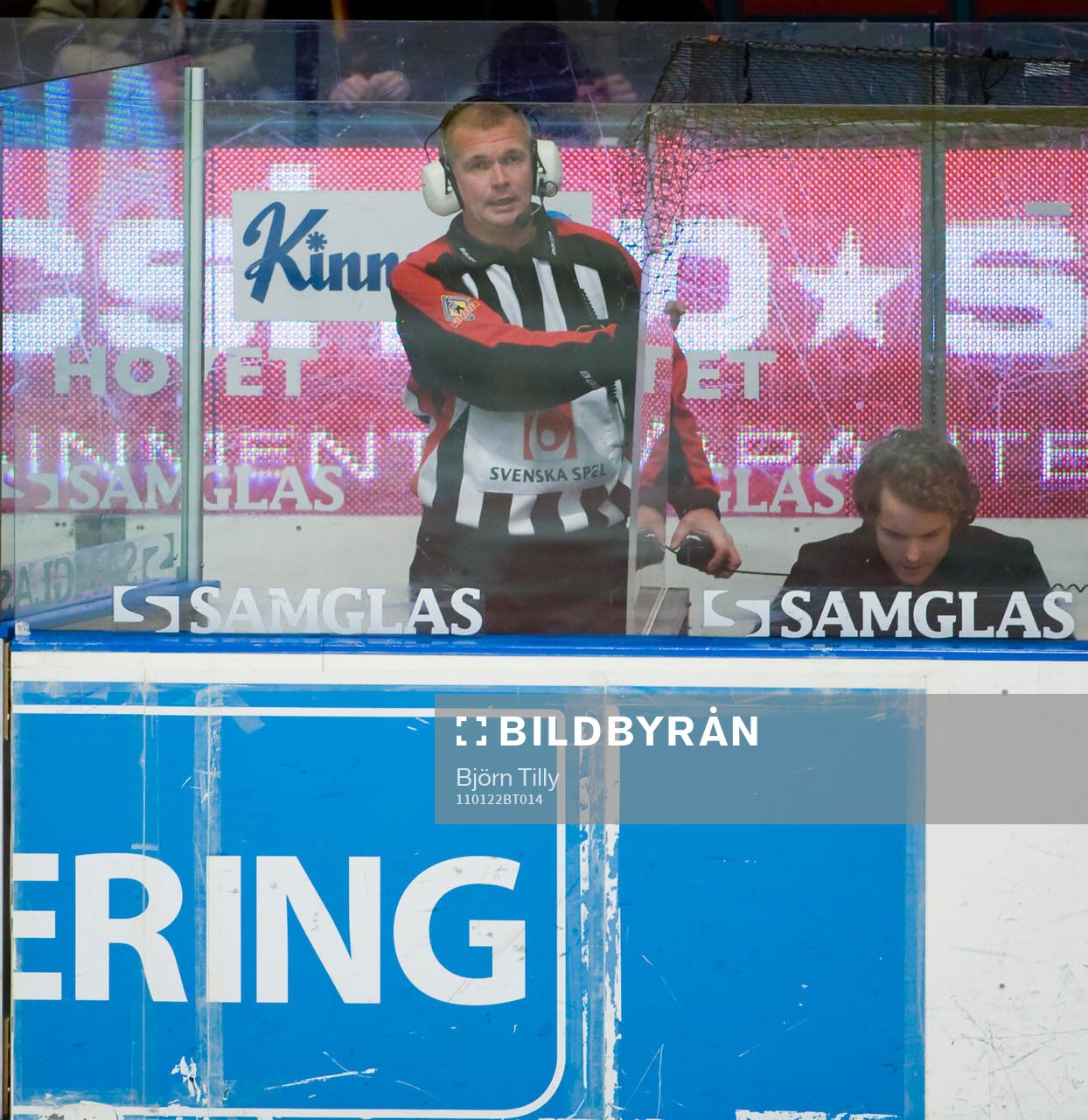 Christer Lärking, domare. kollar med videodomare, video,