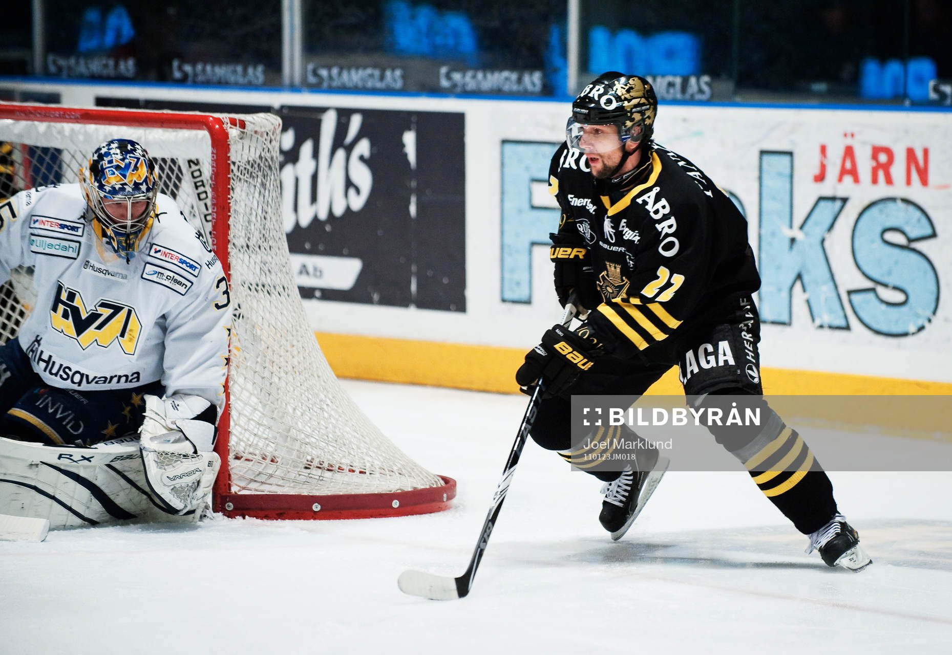 Richard Zednik, AIK, snurrar runt Andreas Andersson,