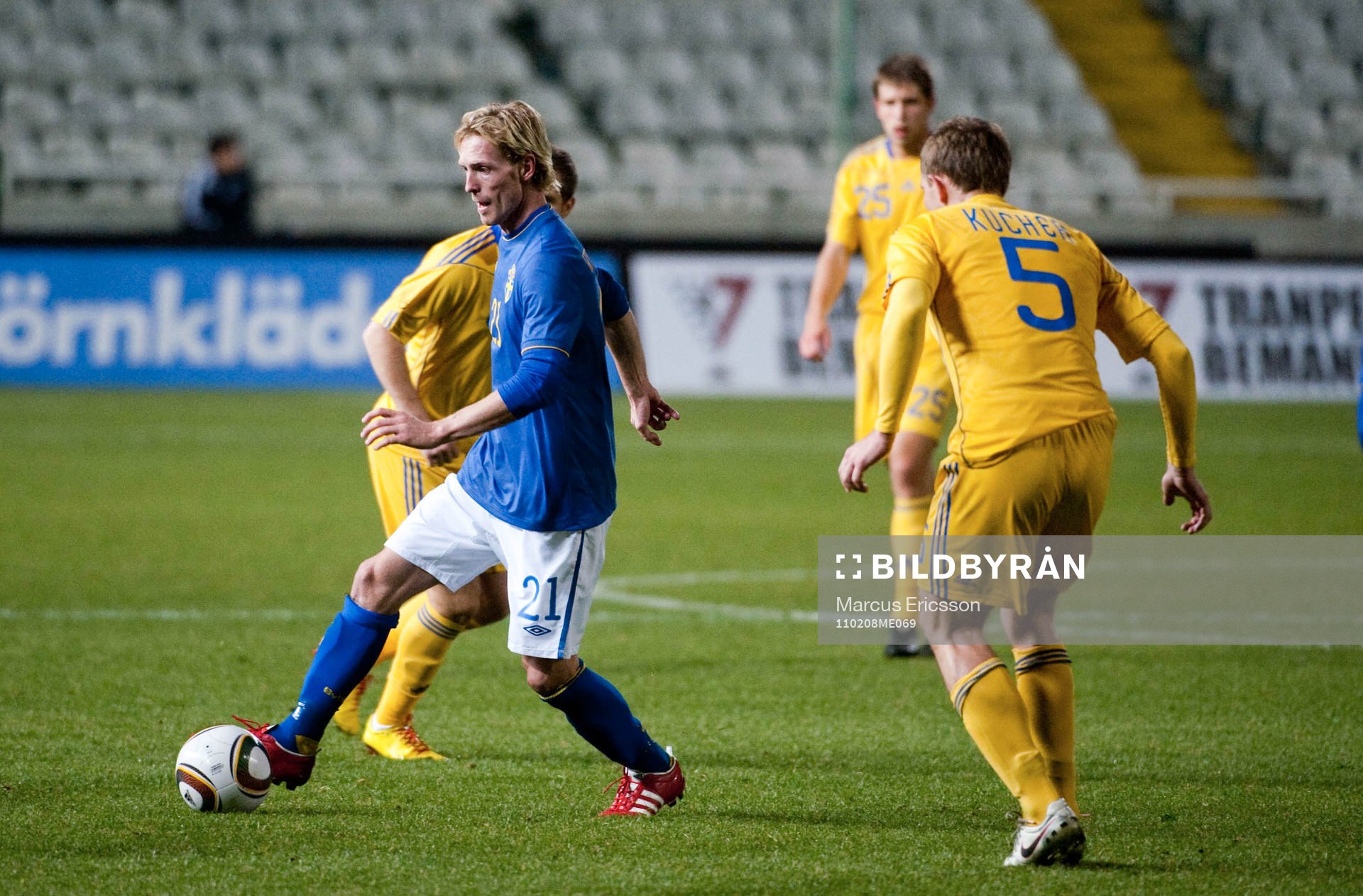 Christian Wilhelmsson, Sverige håller boll