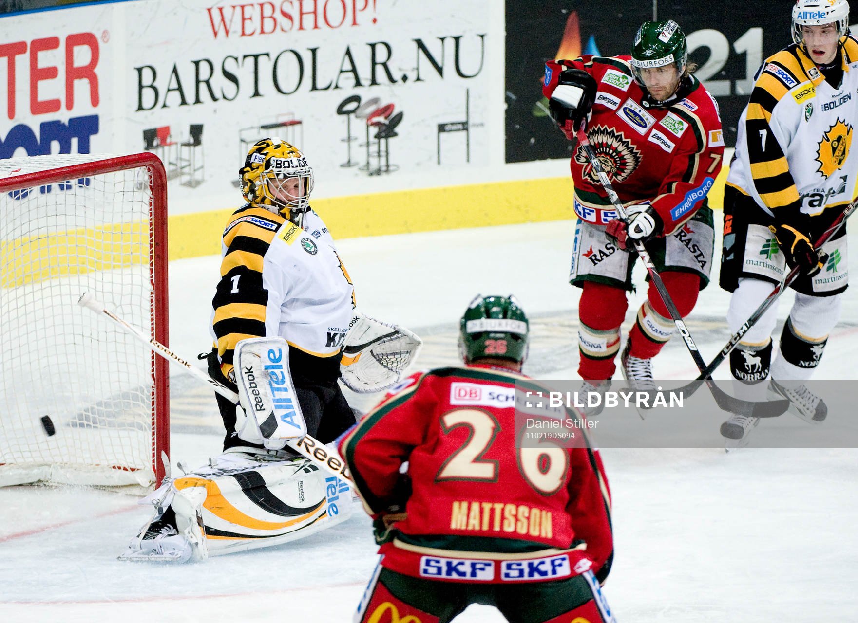 Joel Lundqvist, Frölunda, gör 4-1 bakom Andreas Hadelöv,