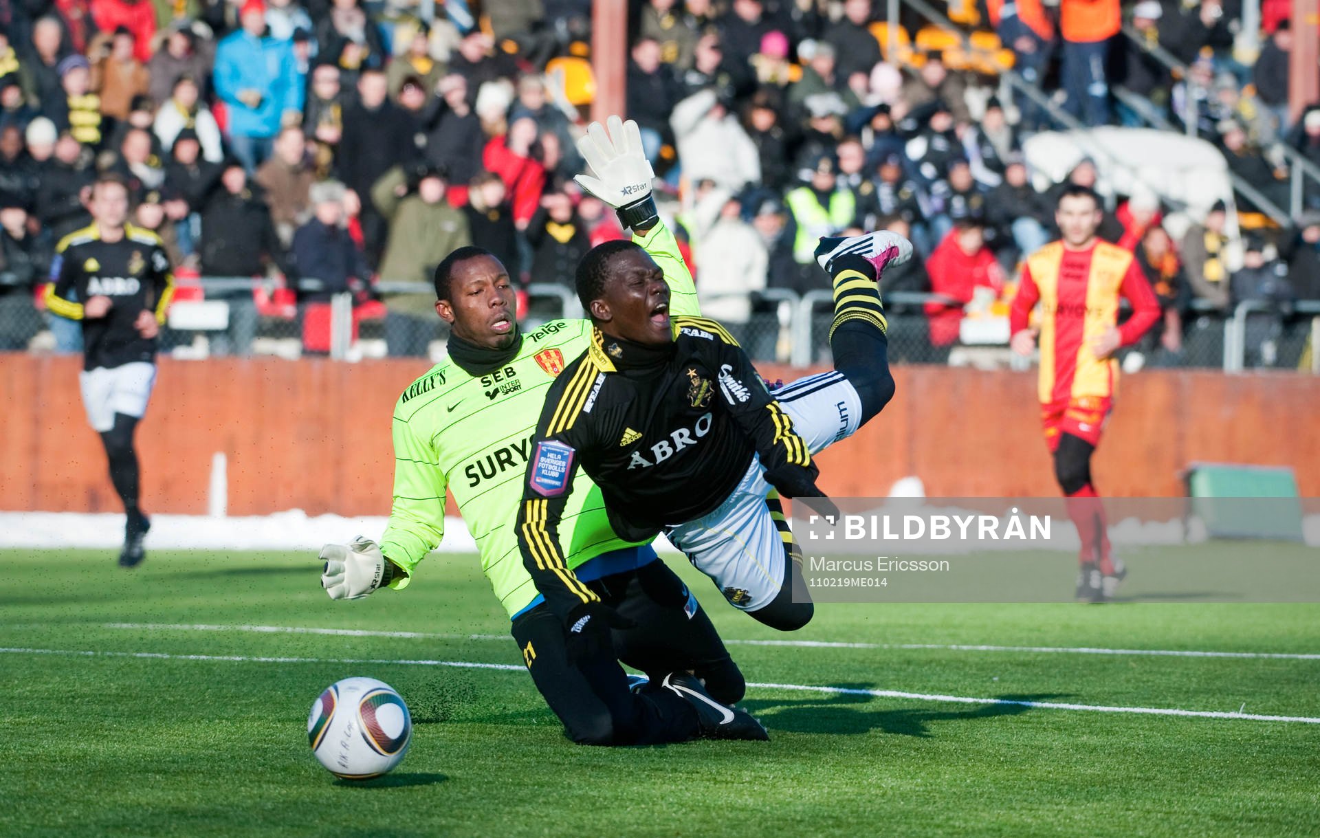 Teteh Bangura, AIK fintar Syrianskas målvakt, Dwayne