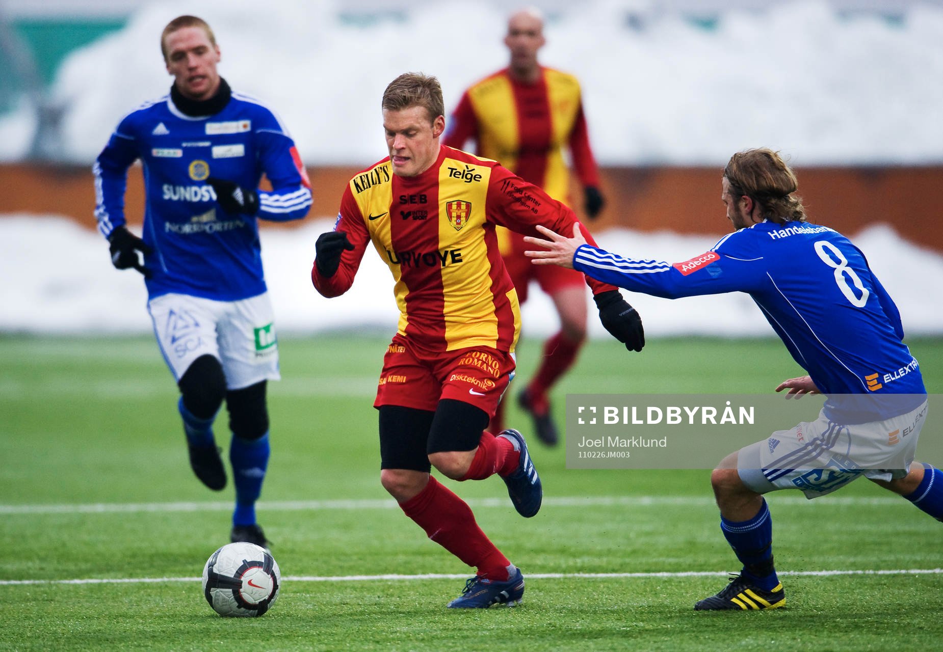 Johan Arneng, Syrianska, tar sig igenom Sundsvalls försvar