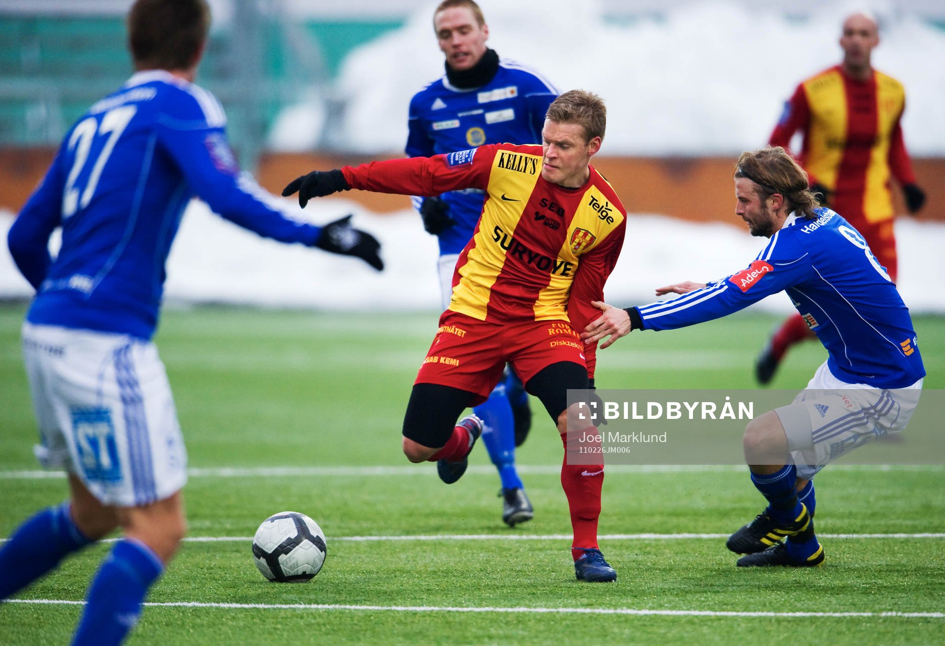 Johan Arneng, Syrianska, tar sig igenom Sundsvalls försvar