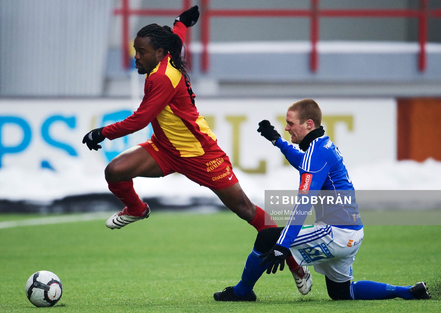 Peter Ijeh, Syrianska, undviker en tackling