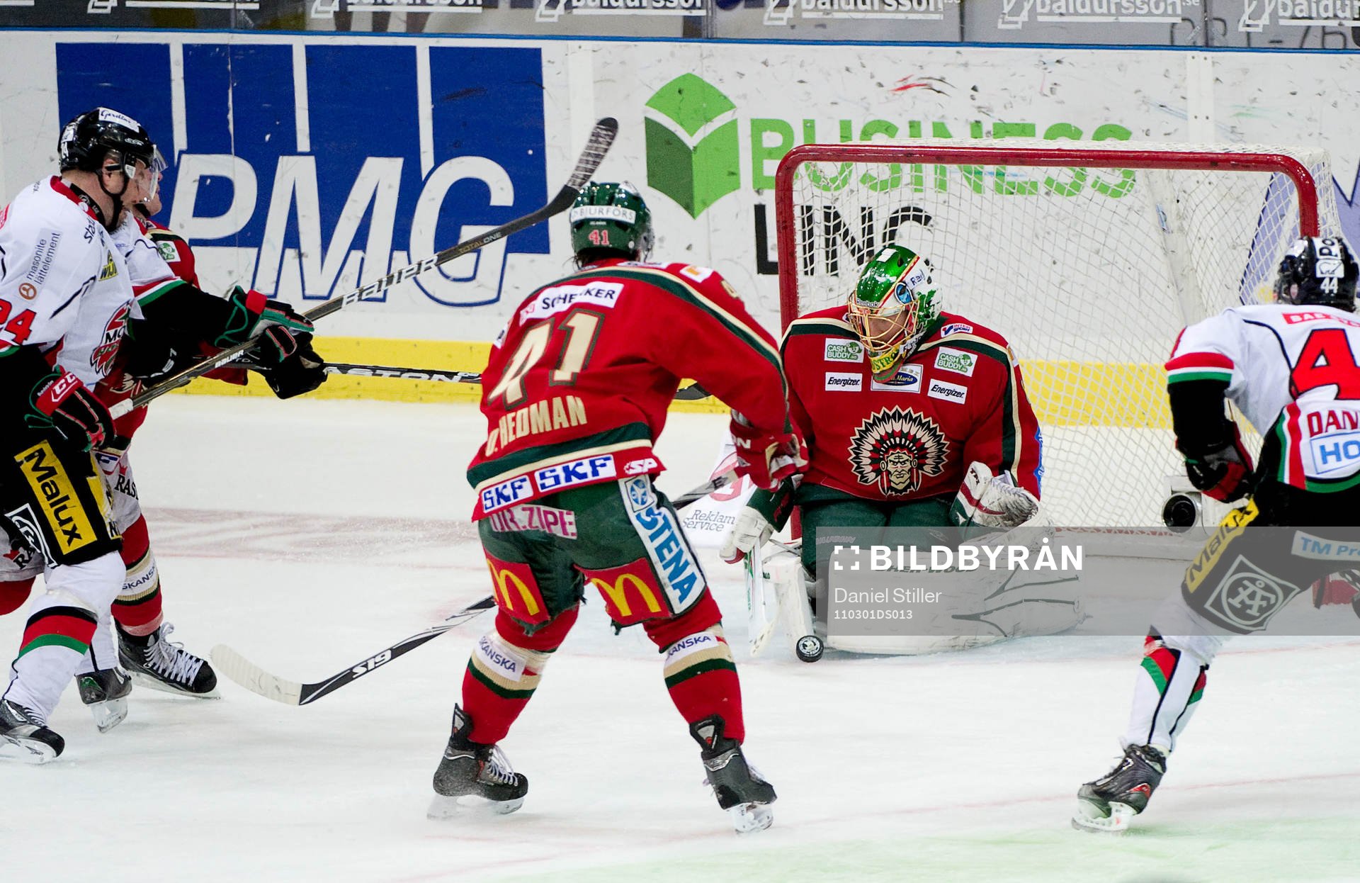 Joakim Lundström, målvakt Frölunda, räddar skott