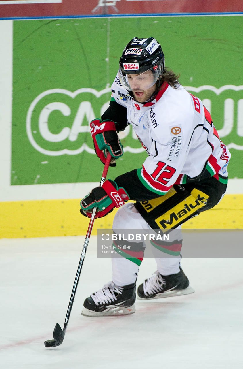 Daniel Josefsson, Modo