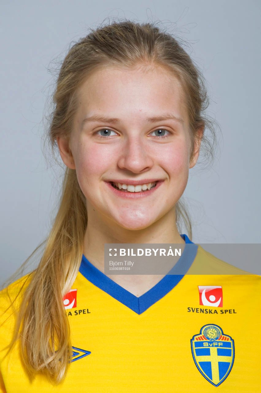 Moa Hedell, Sverige