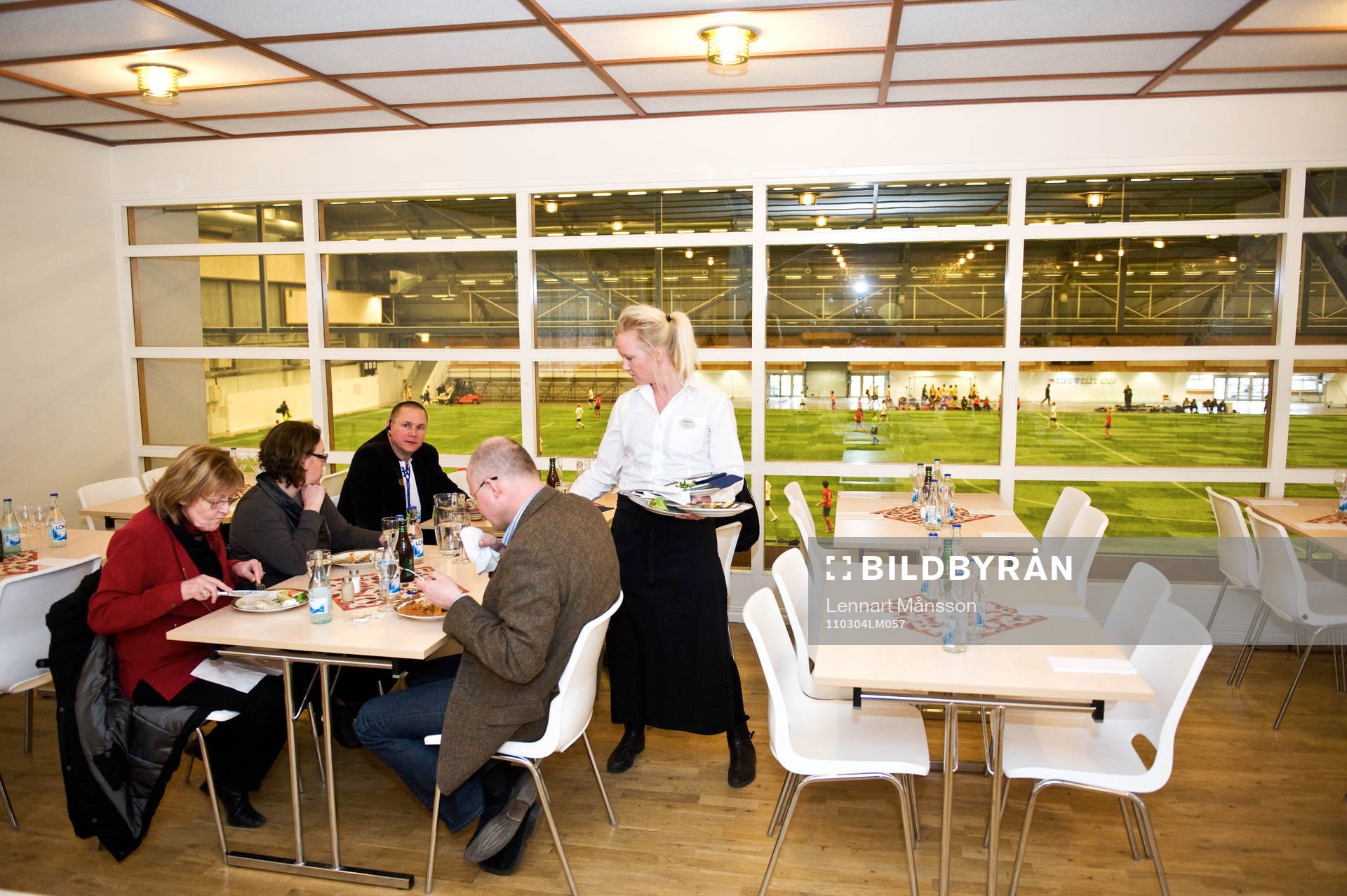 Tipshallen, Jönköping, restaurang, servering av gäster,