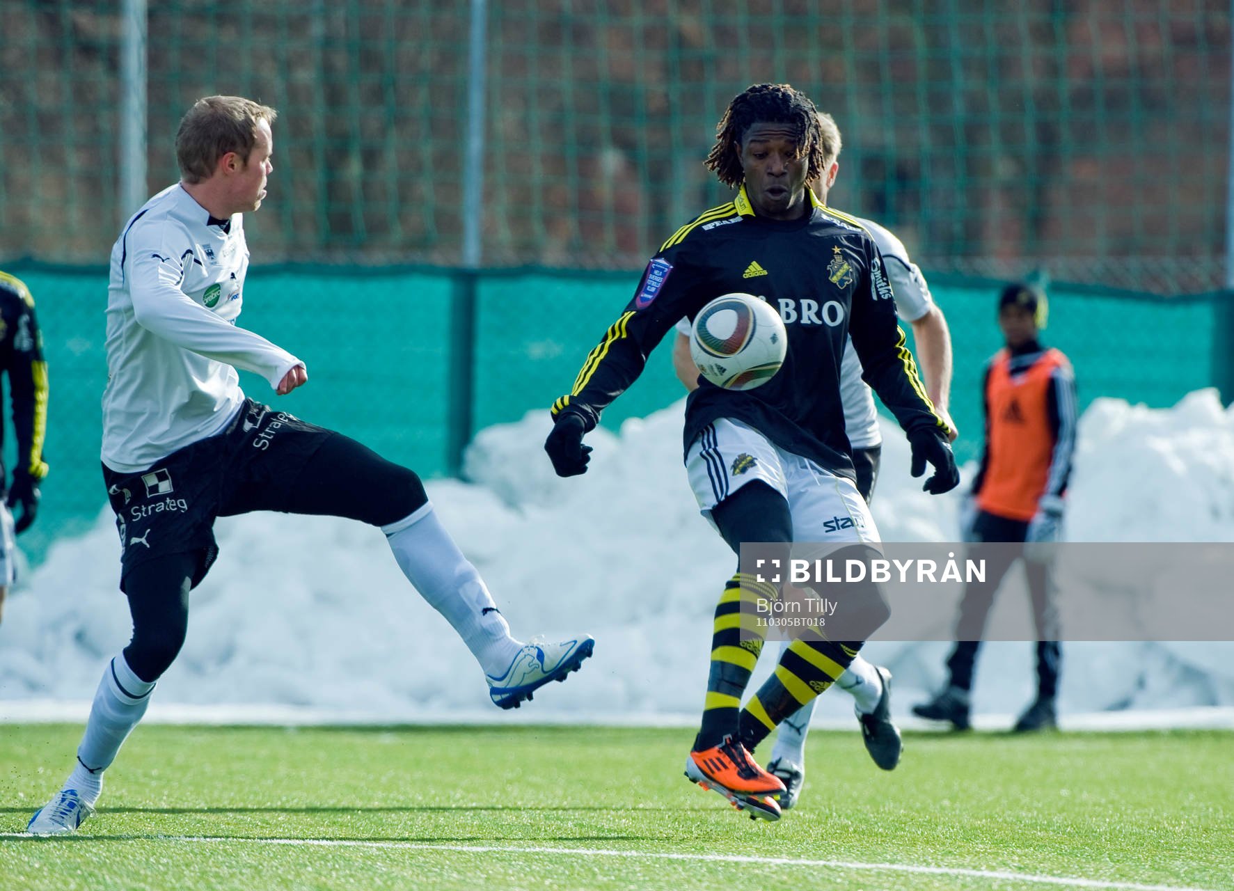 Patrik Haginge, Örebro och Mohamed Bangura, AIK