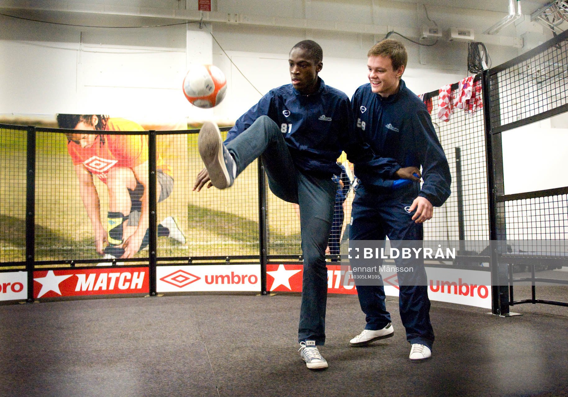 Fotboll i bur, man mot man