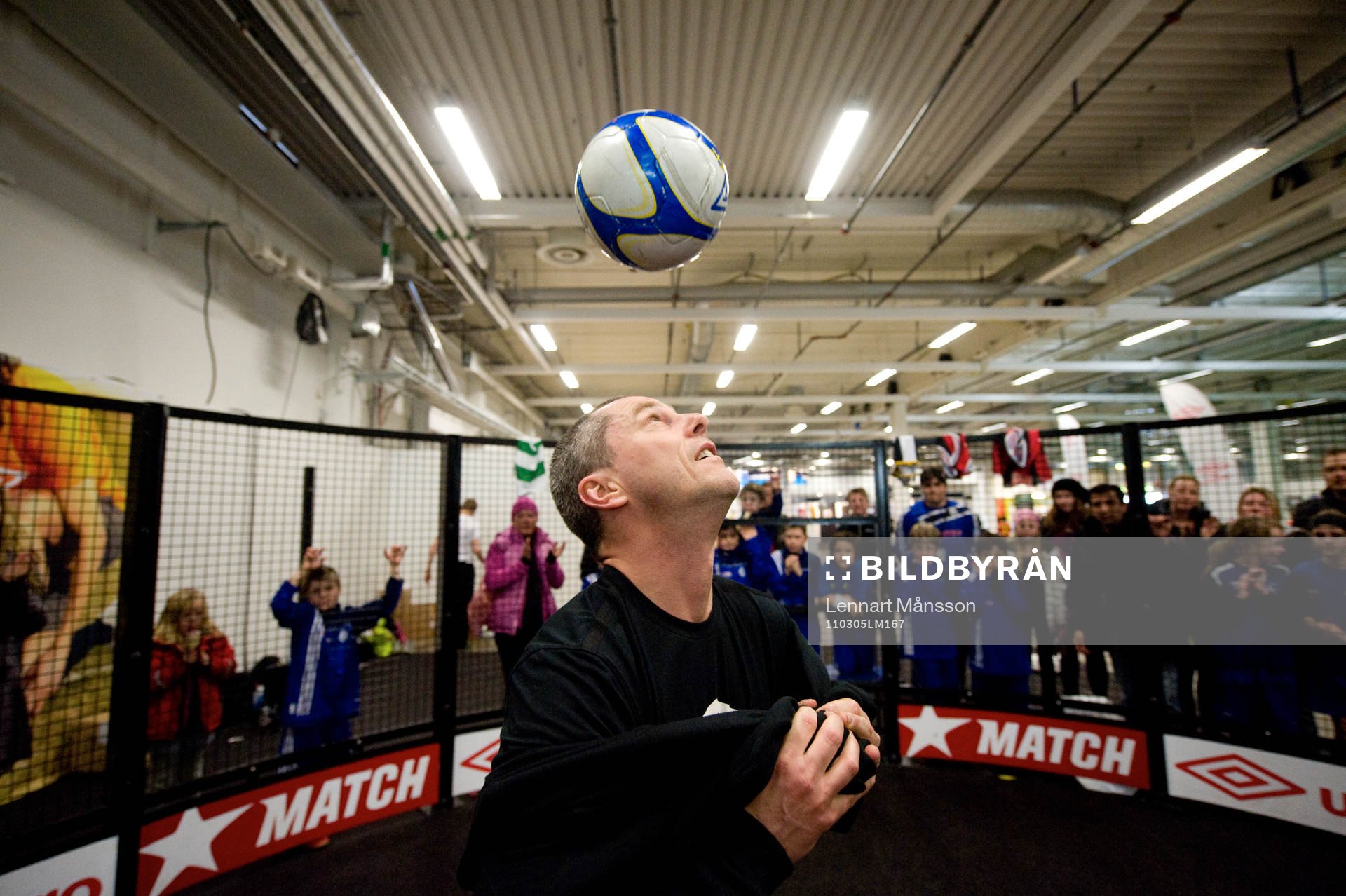 Panna, bolljonglering i bur: Björn Kjellbris