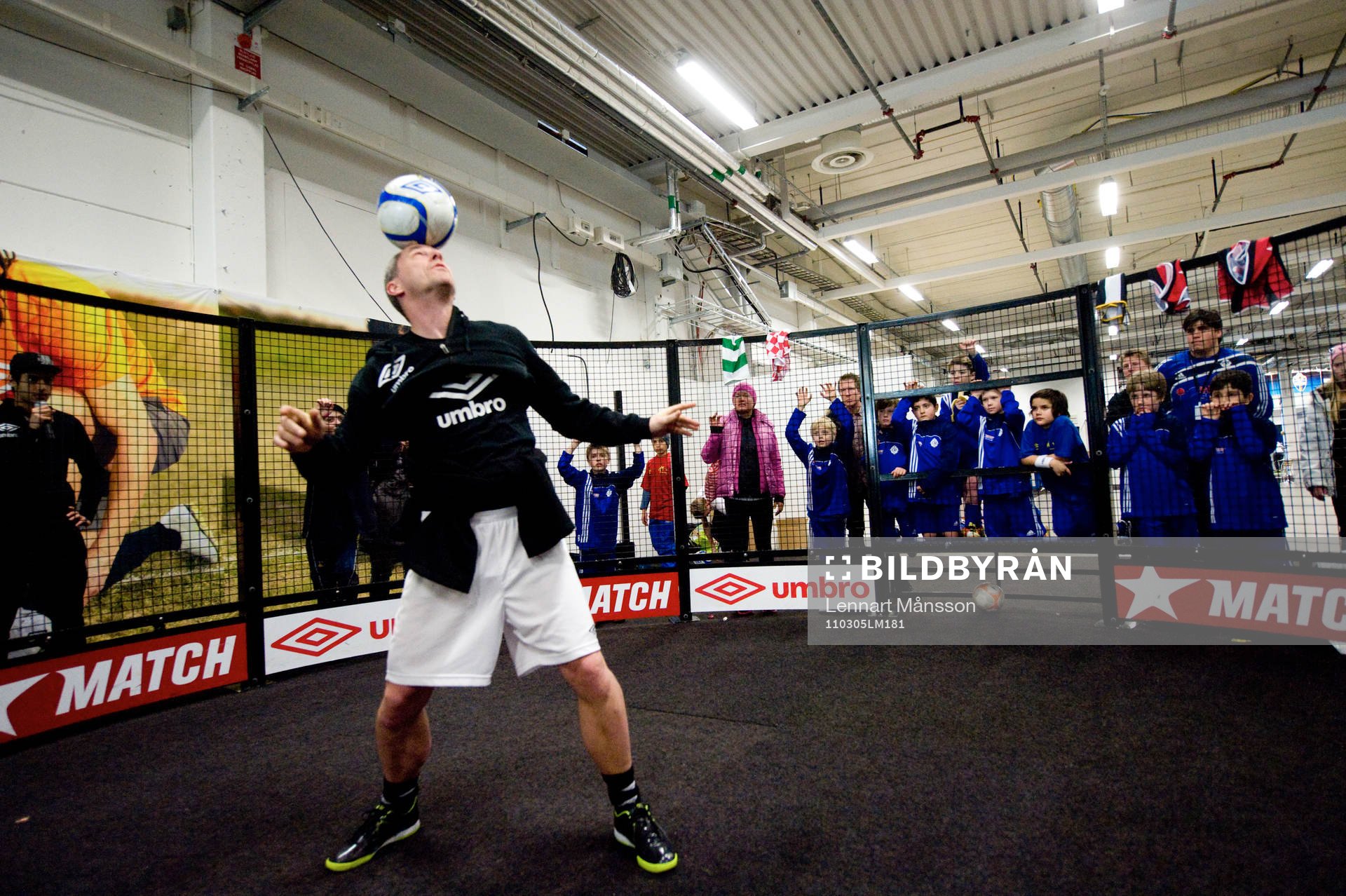 Panna, bolljonglering i bur: Björn Kjellbris