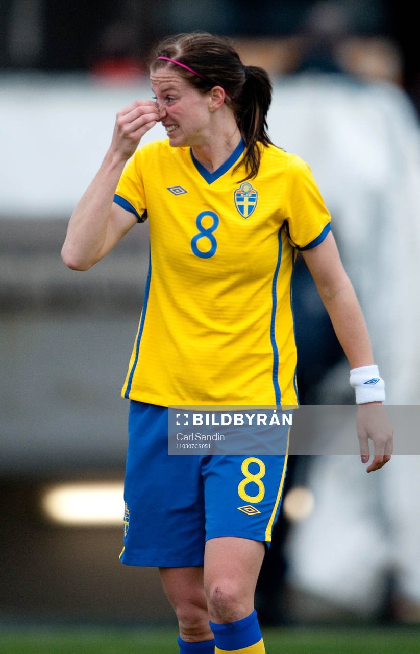 Lotta Schelin, Sverige, skadat näsan