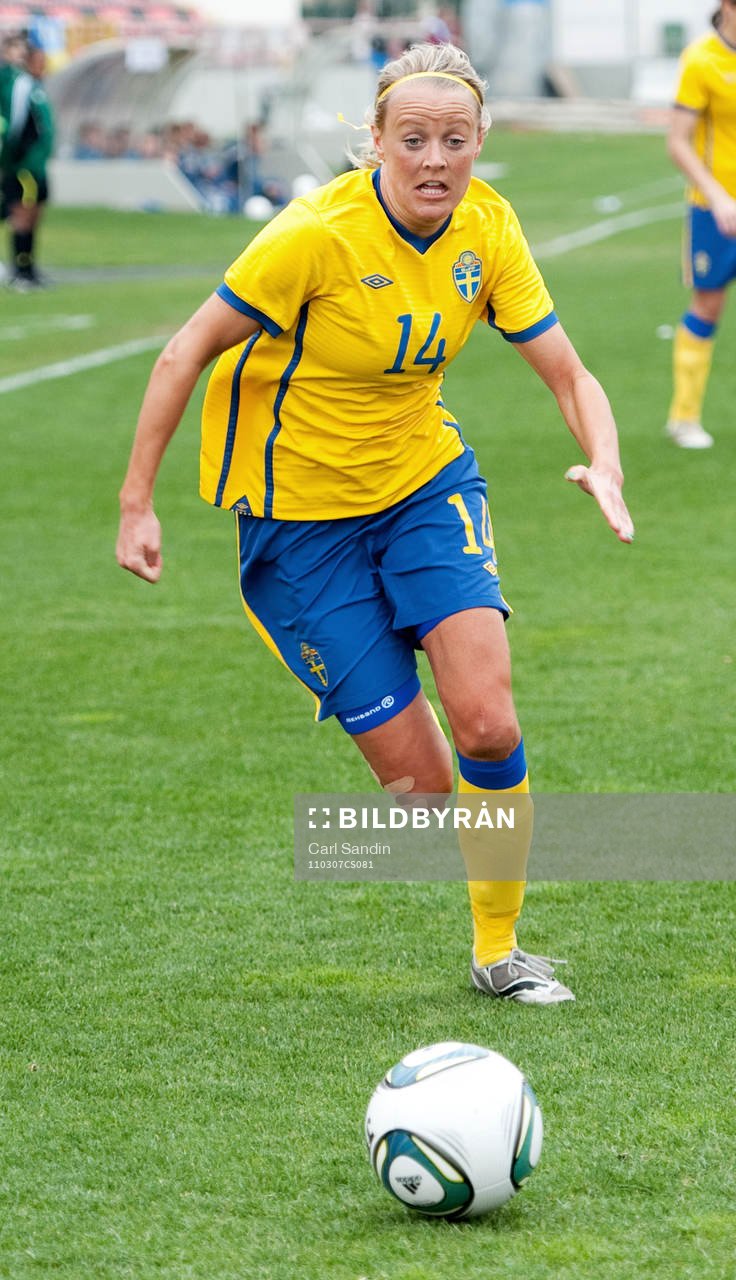 Josefine Öqvist, Sverige