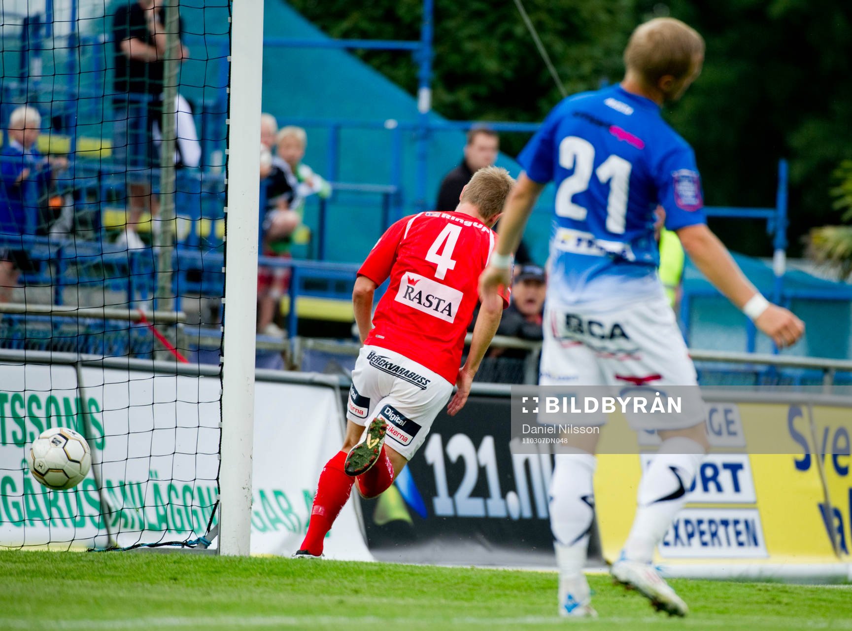 Erik Isralesson, Kalmar har gjort 1-0, Jubel. Depp av