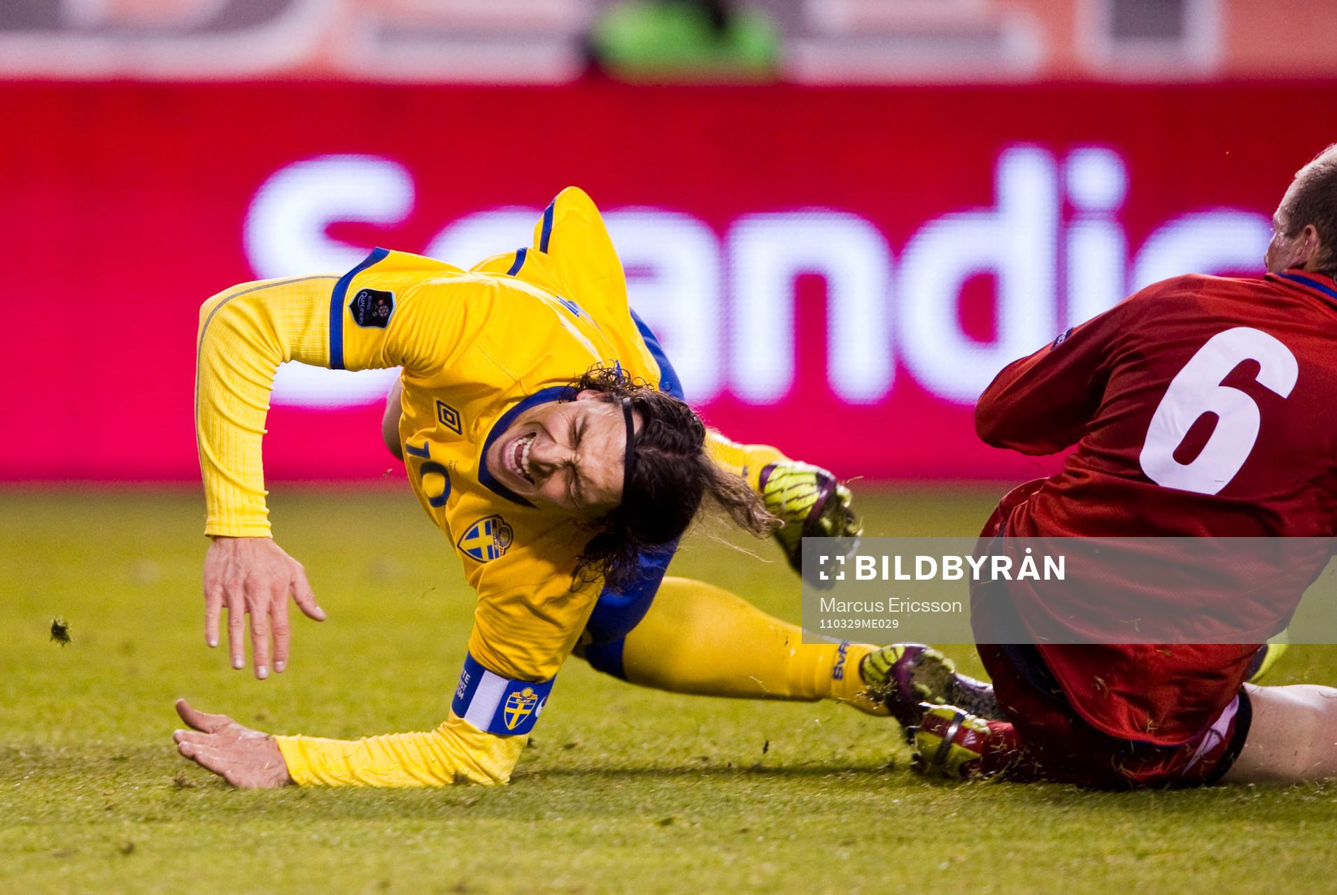 Zlatan Ibrahimovic, Sverige grinar illa när han får straff