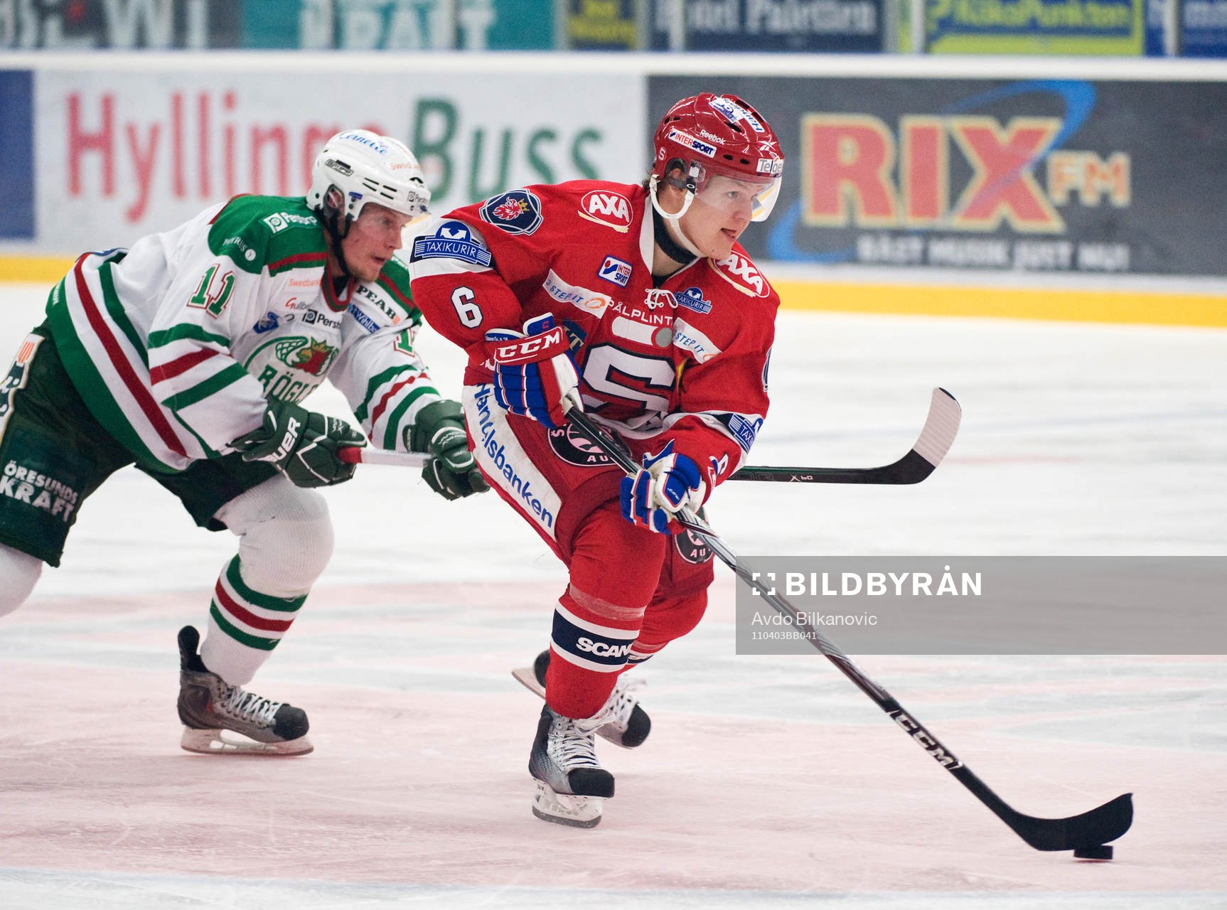 Timo Seppänen, Södertälje, jagas av Alexander Johansson,