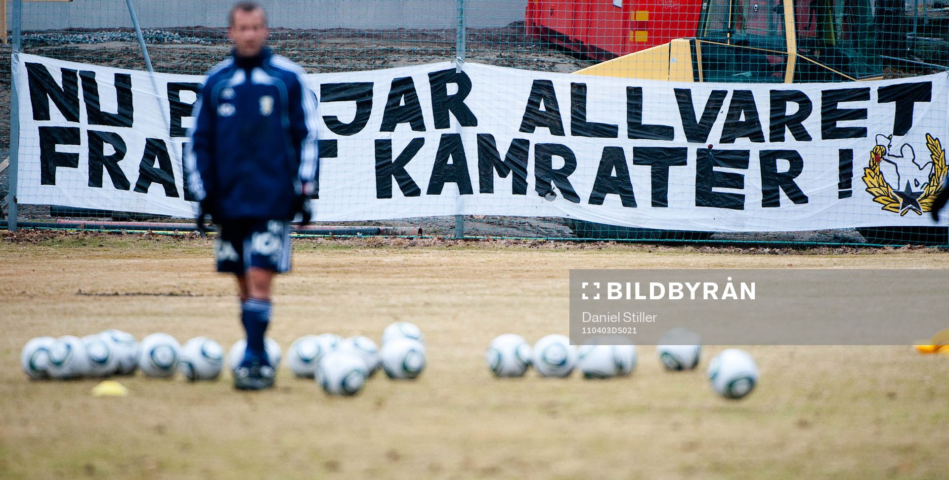 Banderoll, Nu börjar allvaret, framåt kamrater