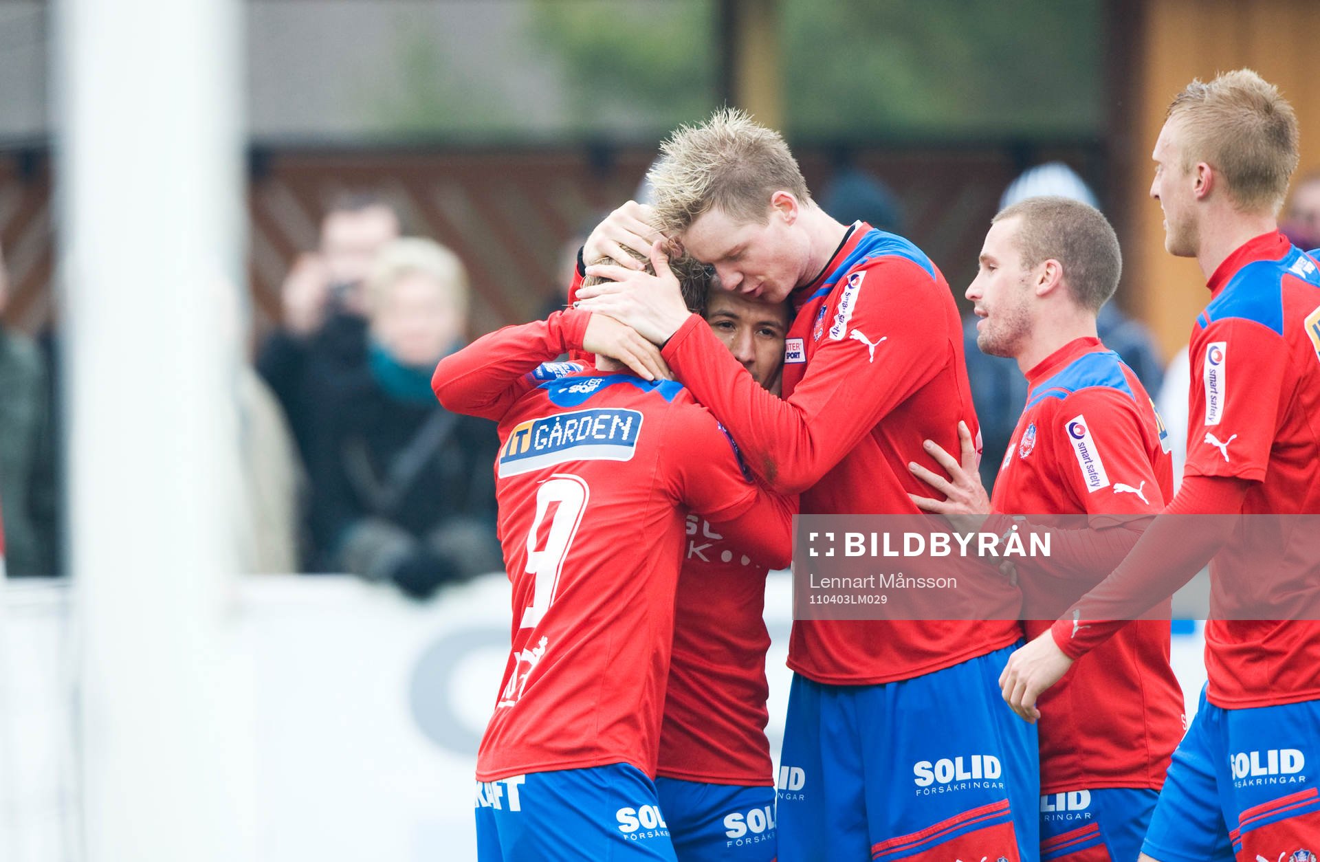 0-1, Erik Sundin, som grattas