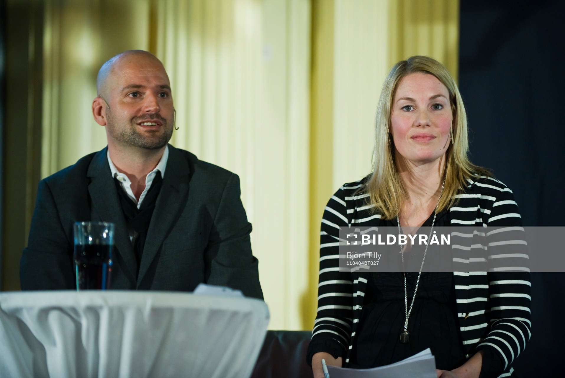 Fotboll experter Magnus Wikman och Hanna Marklund