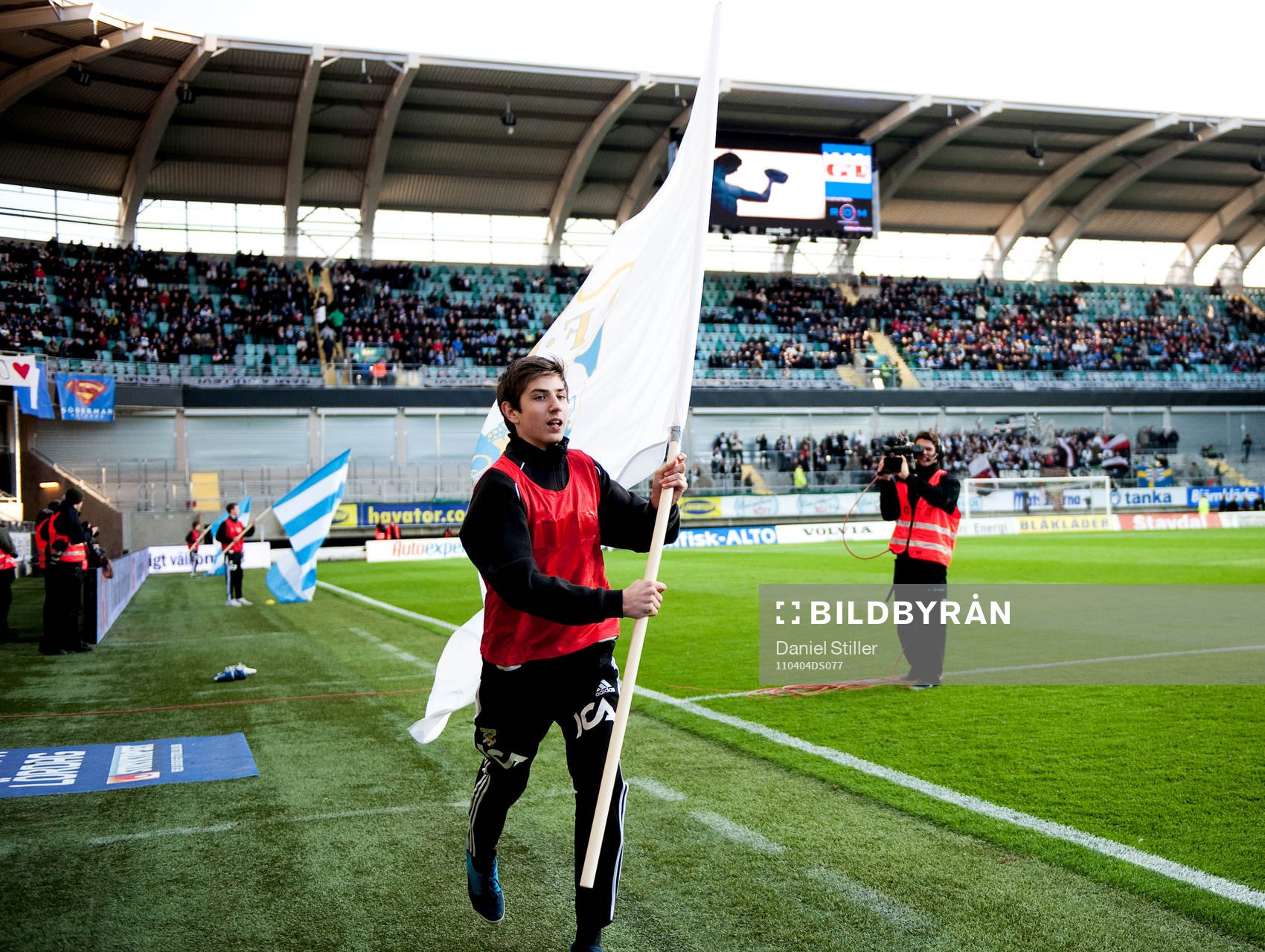 Gamla Ullevi, Inmarch, Flagga
