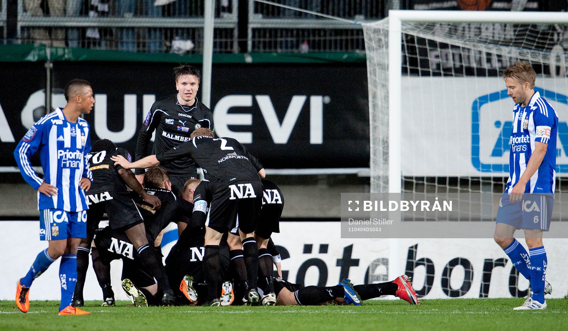 Andreas Haddad, Örebro, gör 0-1. Jubel, Depp Tobias Sana,