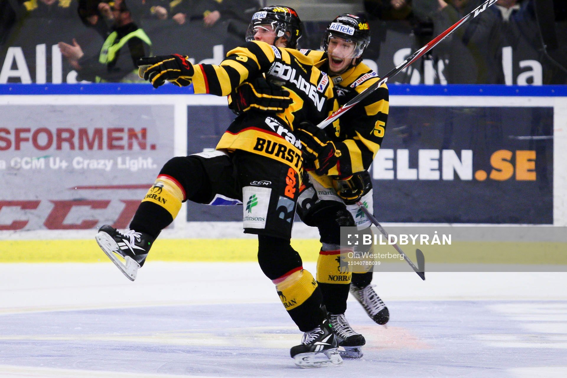 Niclas Burström, Skellefteå, gör 2-2 jubel med Melker