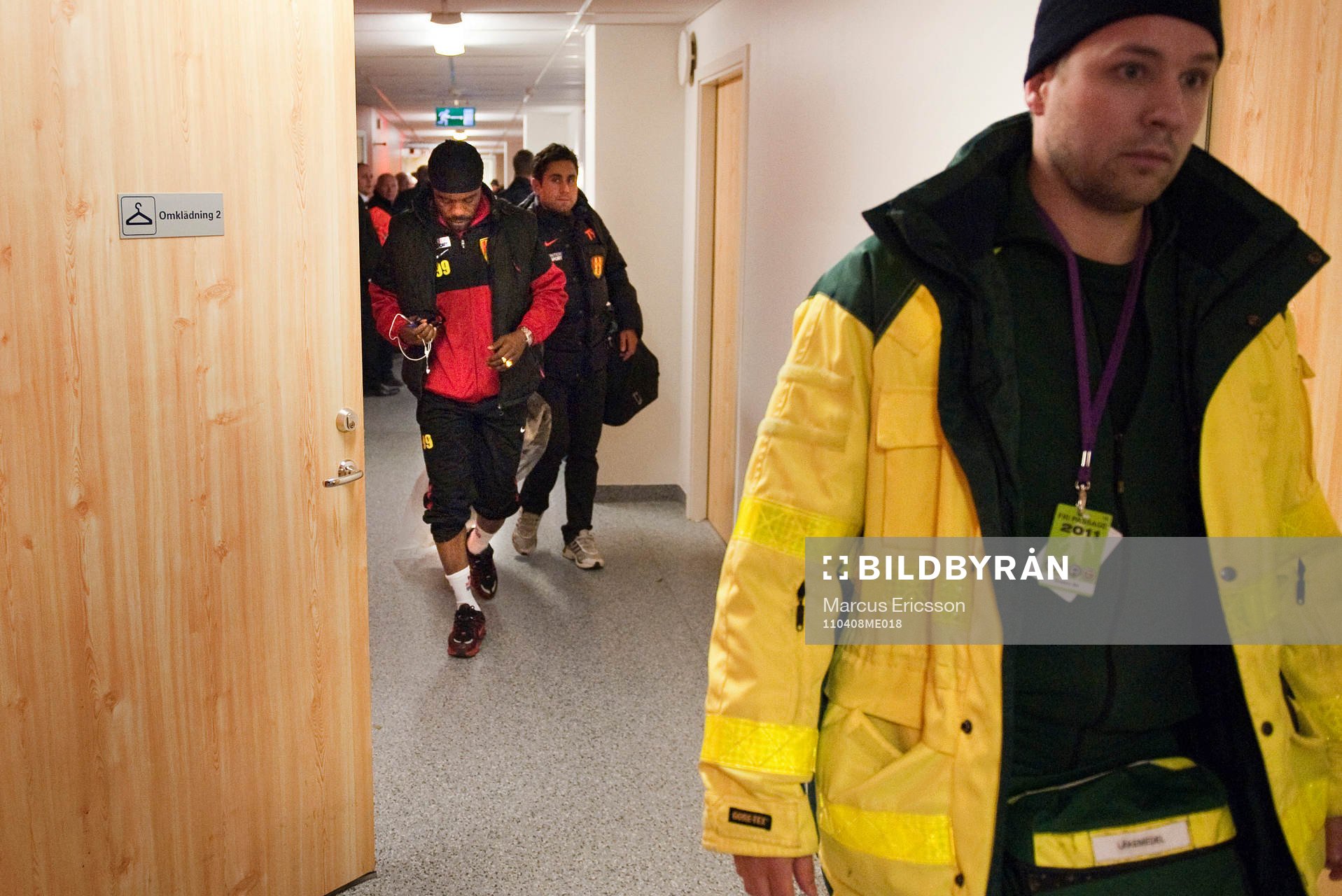 Peter Ijeh, Syrianska lämnar med ambulanspersonal till