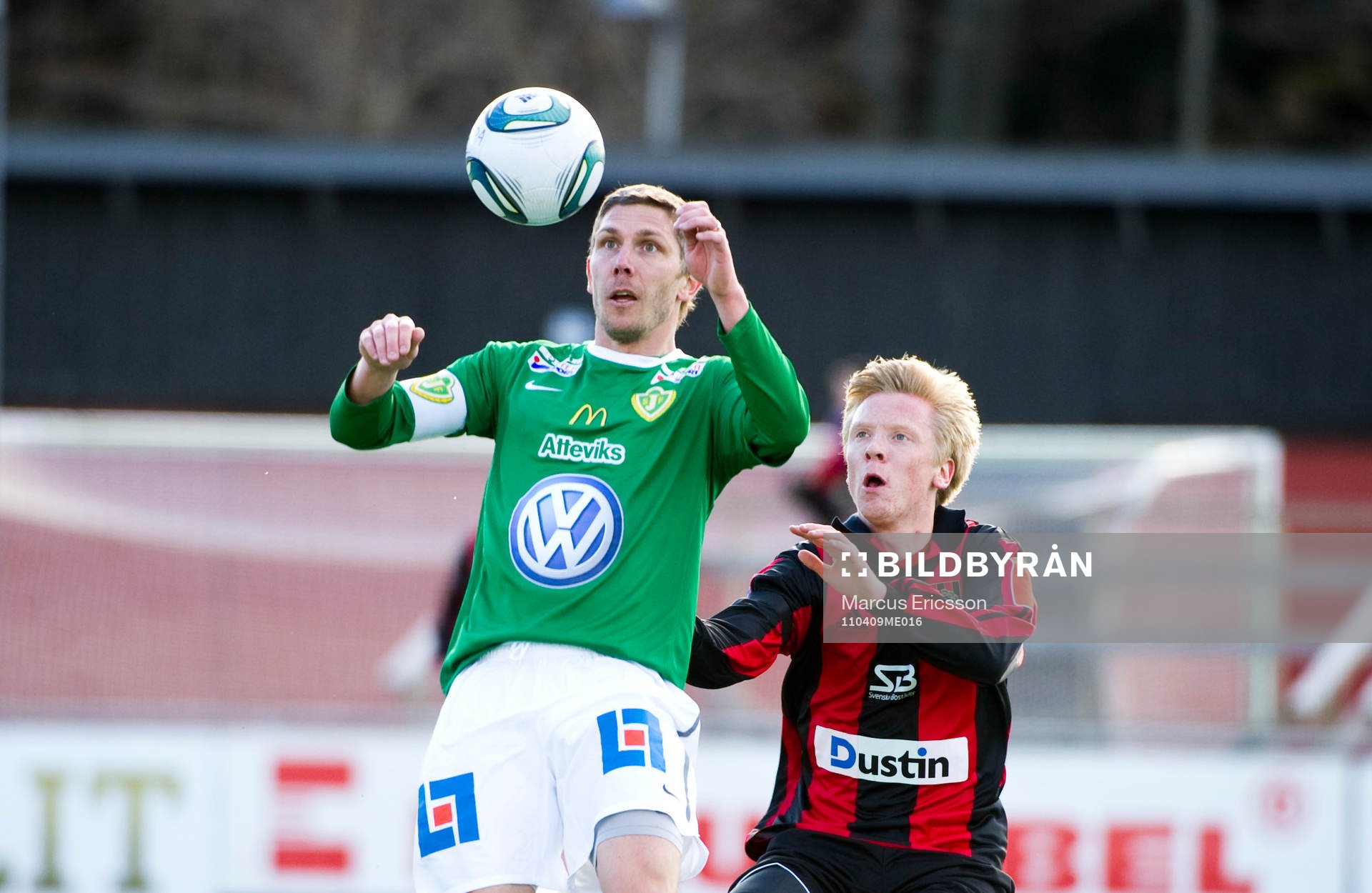 Dannis Östlundh, Jönköping tar emot boll med Gustav