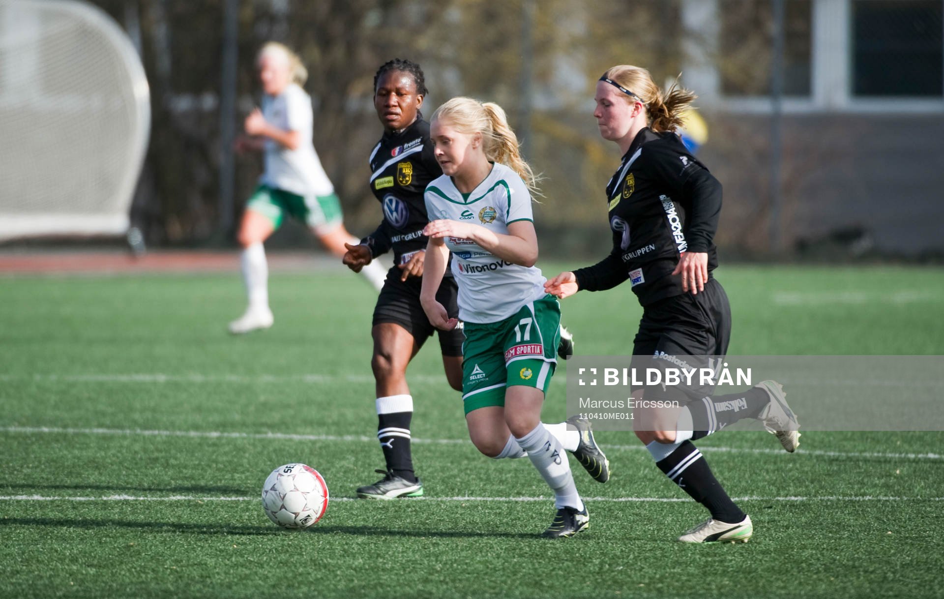  Lisa Grönborg, Hammarby jagas av Linda Molin, Umeå