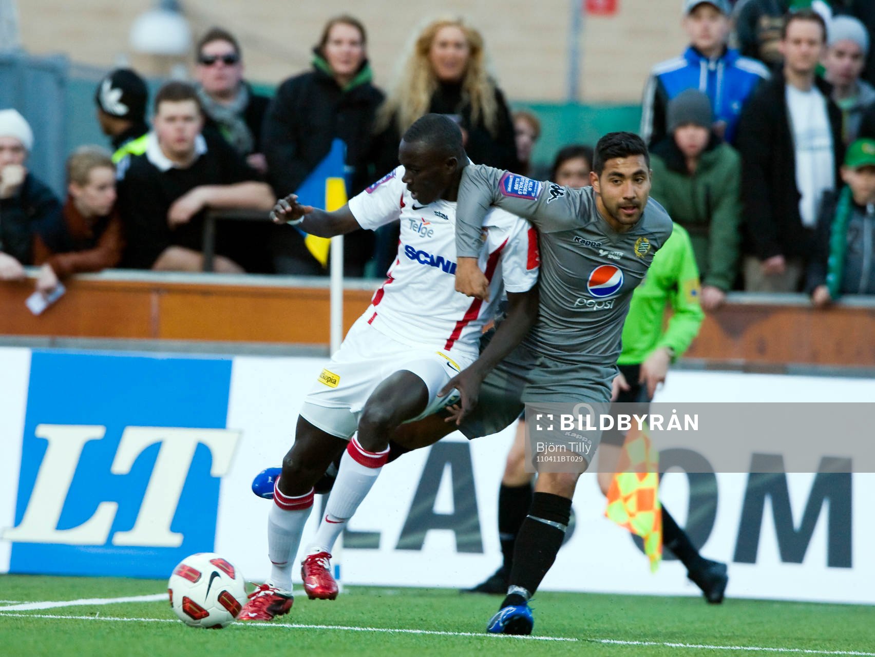 Mohammed Mbye, Assyriska och Sebastian Castro-Tello,