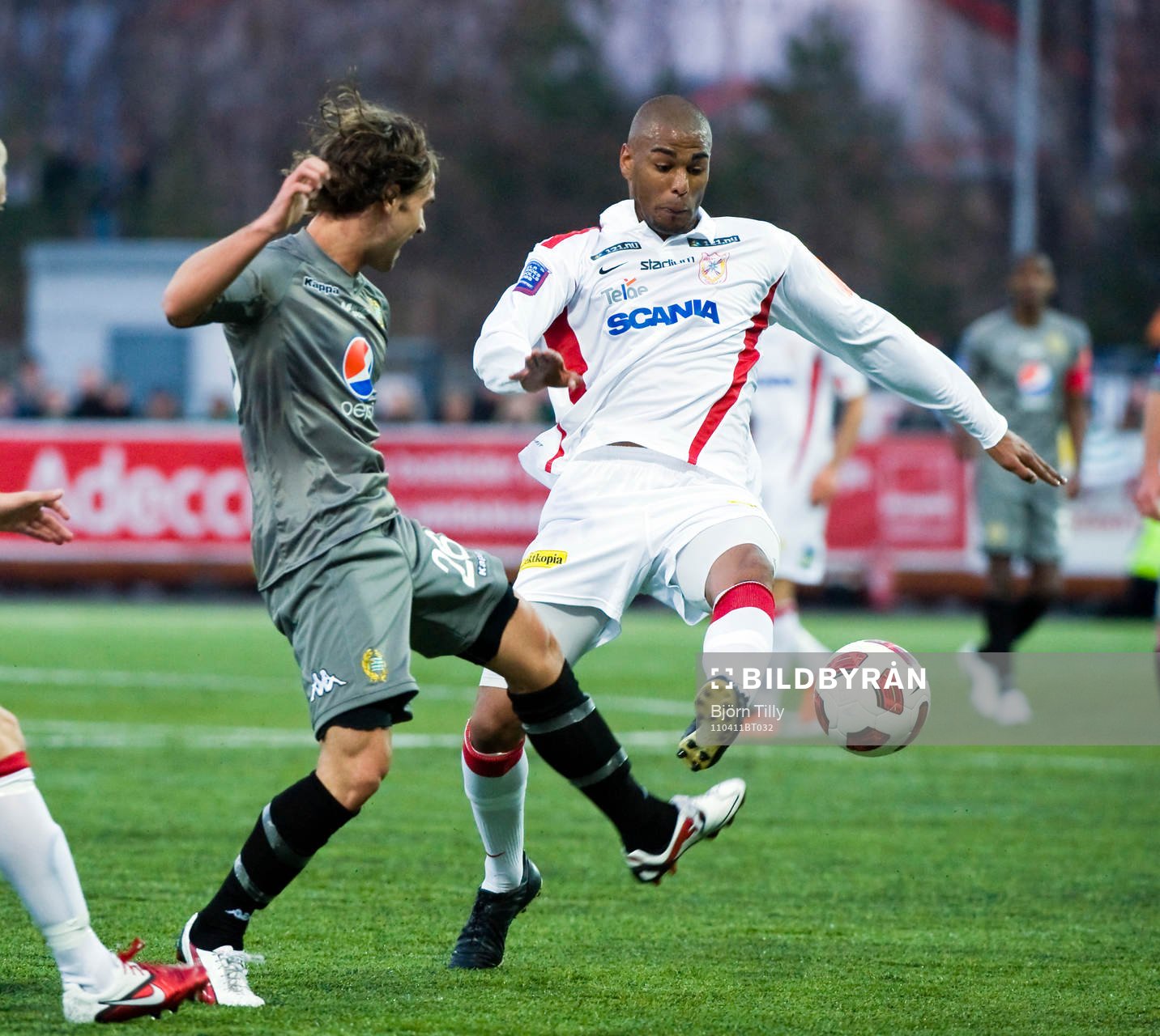 Simon Helg, Hammarby och Kyle Konwea,  Assyriska