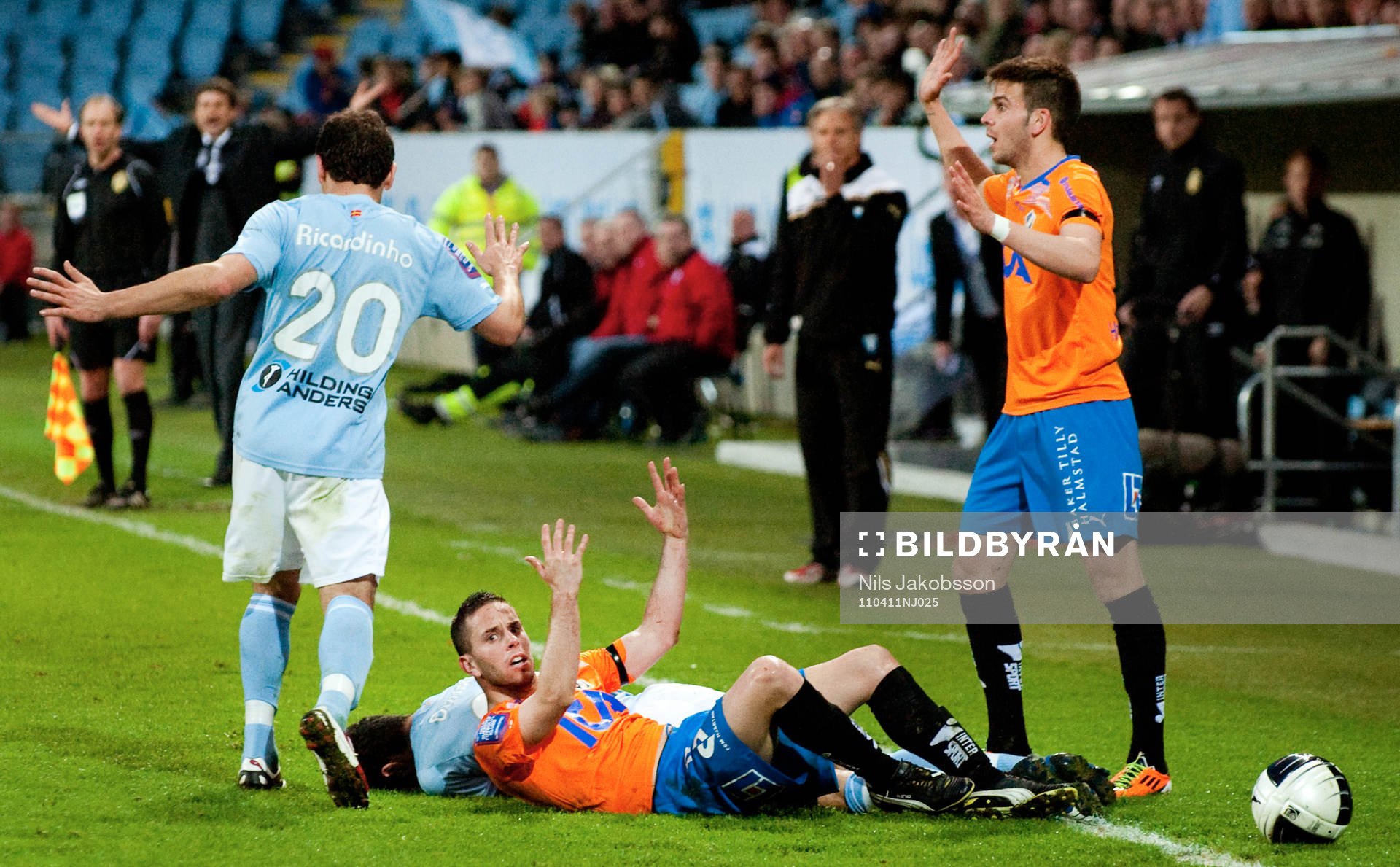 Jose Zamora, Halmstad har slagit Jimmy Durmaz, Malmö FF, i