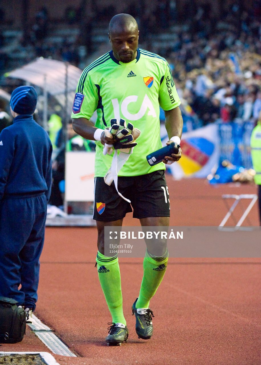Pa Dembo Touray, målvakt, Djurgården utvisad