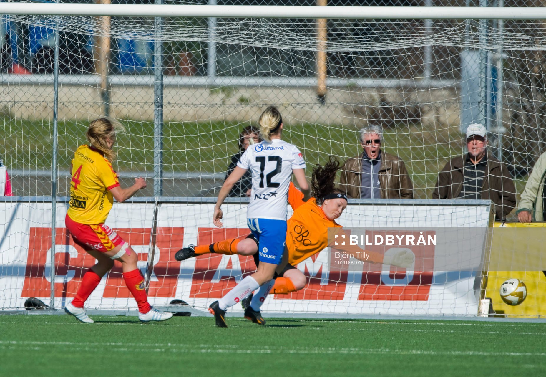 Elin Ekblom Bak, Tyresö gör 2-1 på Nina Fellbrandt,