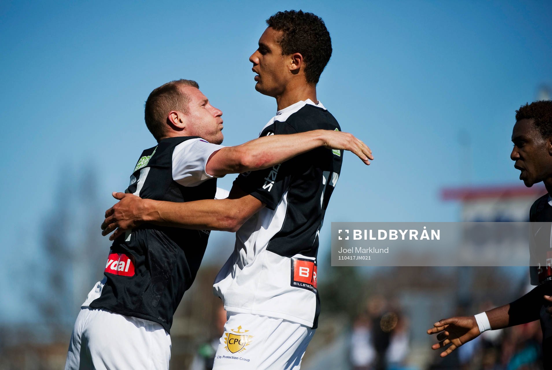 Kari Arkivuo och Mathias Ranegie, Häcken, jubel