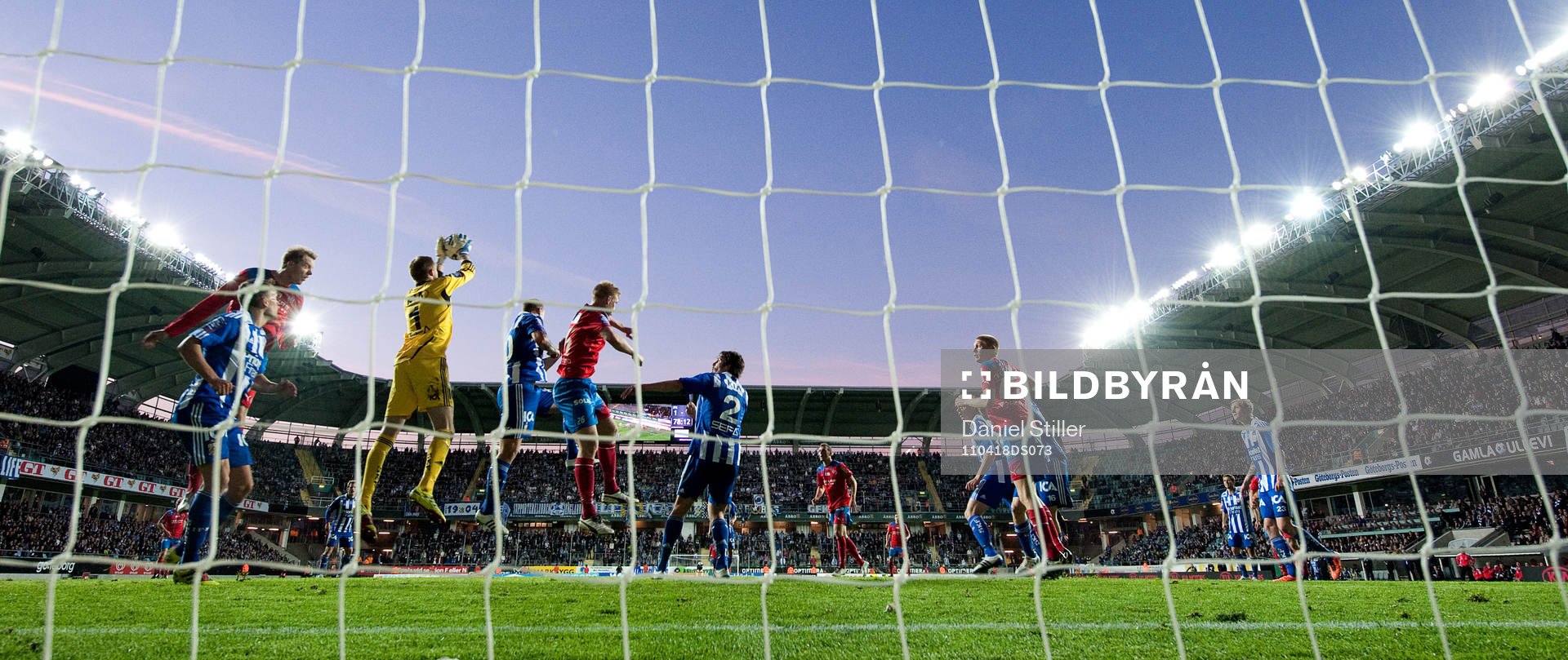 Gamla Ullevi i skymning. Arena, stadion