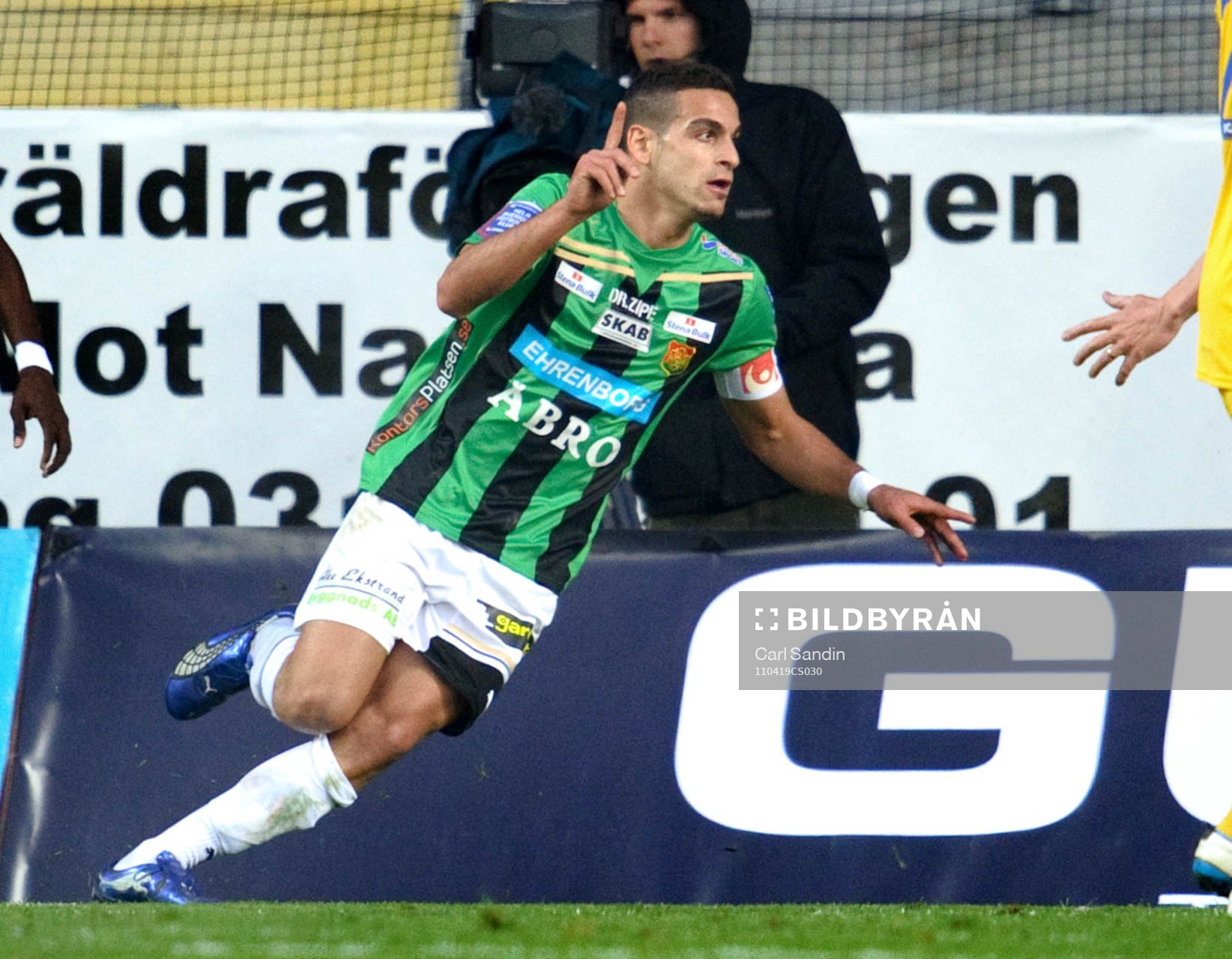 Mervan Celik, Gais, jubel