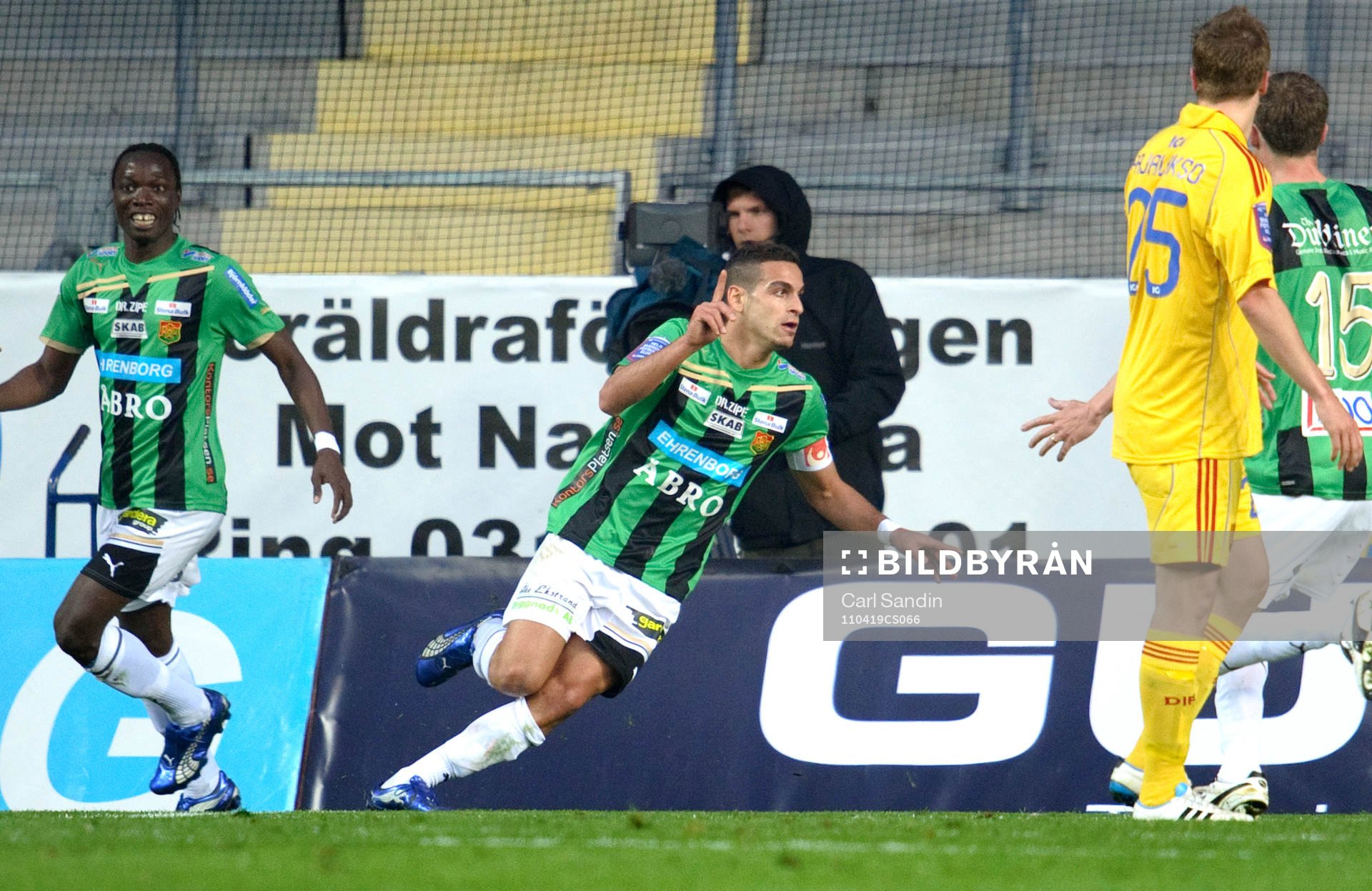 Mervan Celik, Gais, jubel