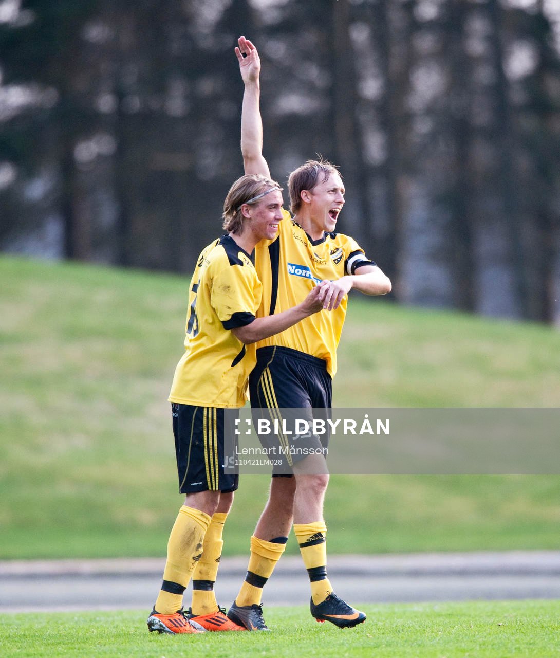 Straff, 2-0, Bobby Alm Nilsson, som låter Tokelo Tike