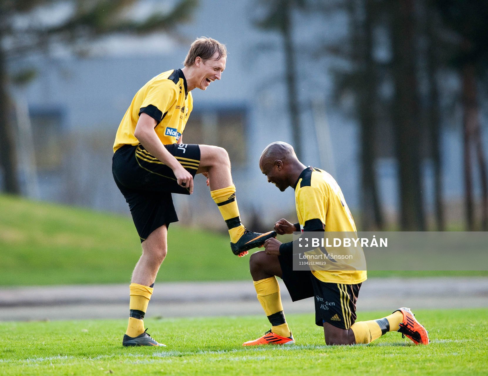 Straff, 2-0, Bobby Alm Nilsson, som låter Tokelo Tike