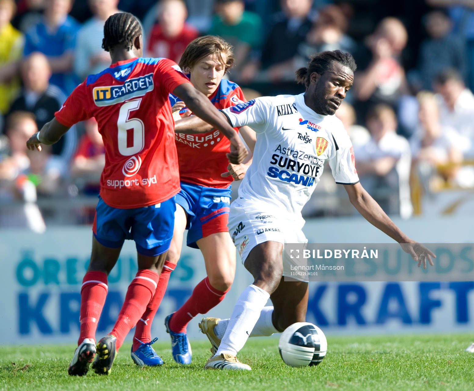 Peter Ijeh, Syrianska, jagas av Simon Thern och May